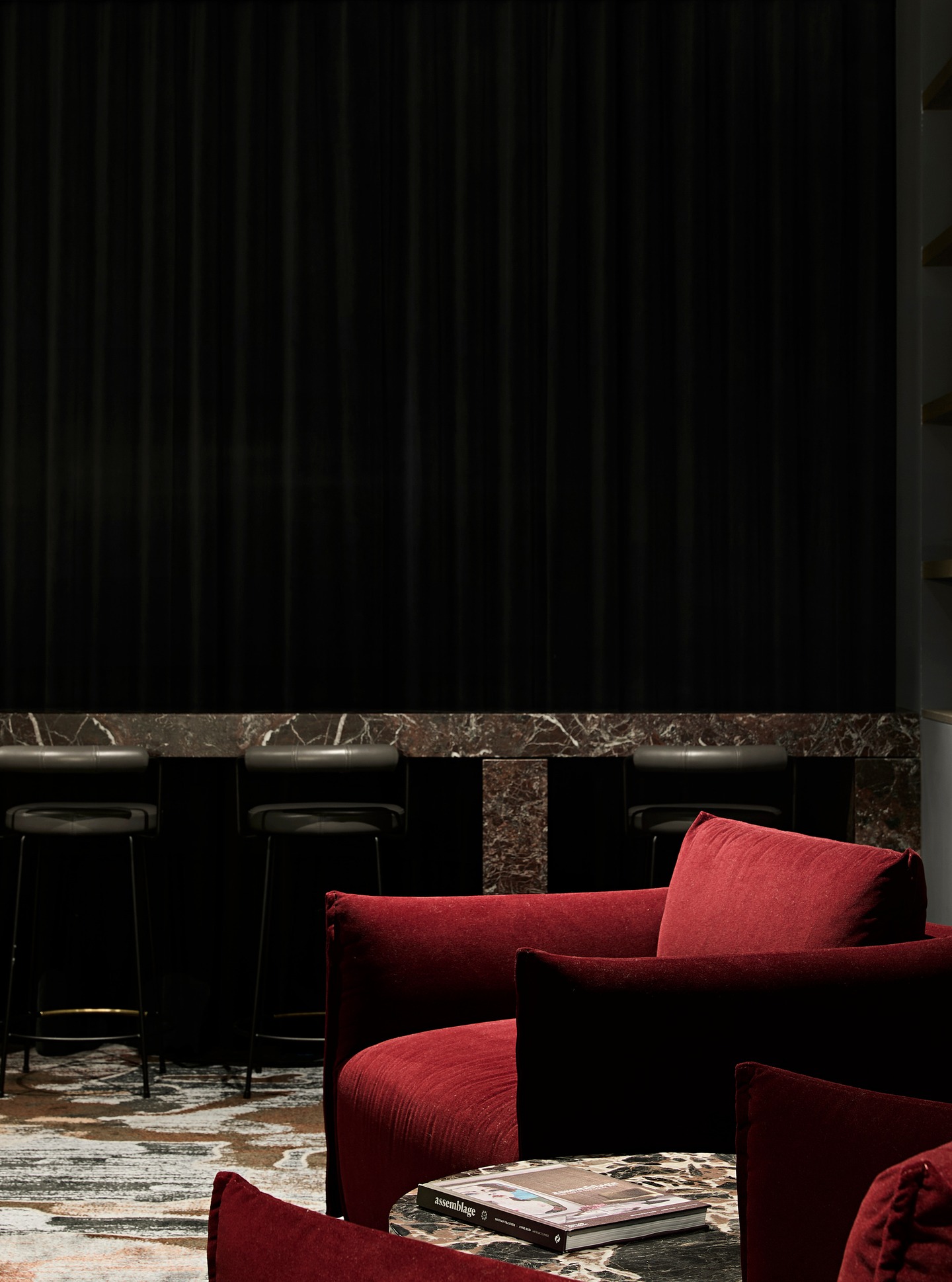 Friday is movie night at our private cinema and cocktail lounge @freshwaterplace , designed in colab with @outpost_hospitality for the shared use of this high-rise community. Featuring lighting and furniture by @rossgardam with @stylecraftfurniture @grazia_and_co curtains and acoustic paneling @sourcefultoorakroad PM @nash.management . Photography @shannonmcgrath7
#melbourneapartments #cinemadesign #privatecinema #apartmentinteriors #ownerscorporation #melbourneinteriordesign #diningroom #residentialdesign #communityliving #cocktailbar #theatre
