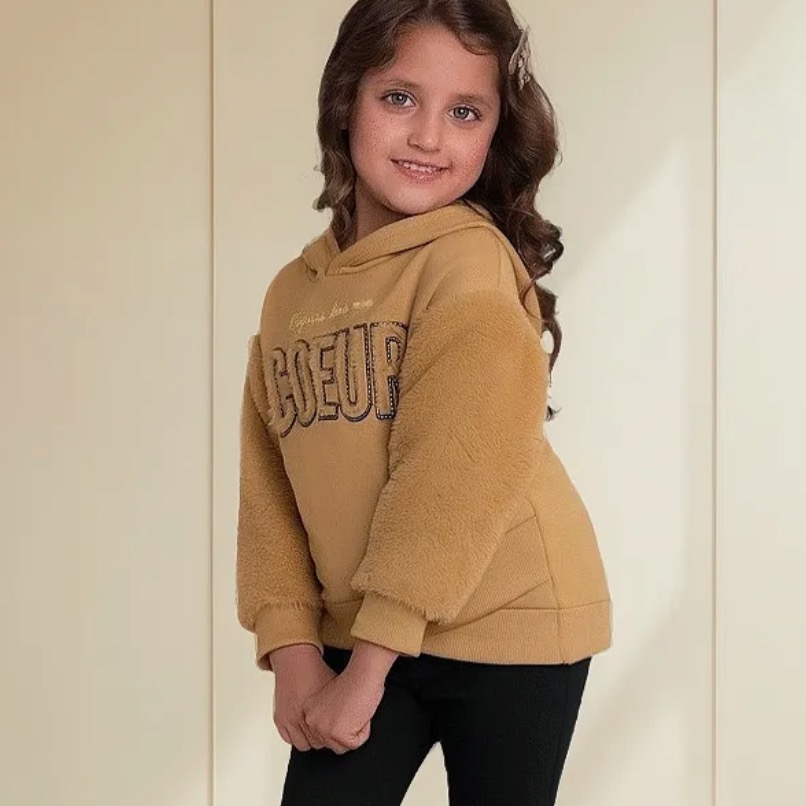 Moletom Peluciado Menina Milon
Um moletom encantador, cheio de estilo e conforto, ideal para deixar os pequenos bem protegidos e na moda.
Compre diretamente no site ou chama no whatsapp da loja para falar com uma vendedora
https://www.gentemiuda.online/product-page/moletom-peluciado-infantil-coeur-milon