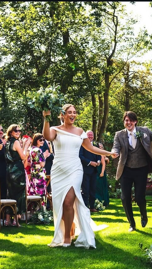 Aisle exits hit different on the 21st of September 💍 💃🕺
There’s only one right answer for an aisle exit on this date… Earth, Wind & Fire!
My gorgeous bride & groom set the bar last year and you can see the bridal party and groomsmen got the memo too, following in style 🧡
It’s the ultimate feel-good exit song for September and I’m still obsessed. 2026 & 2027 couples with a 21/09 wedding… take note 👀🤭
📍 @littlefoxwirral
📸 @willo.photo
👰🏻♀️ @_katiewoods_
🤵🏻♂️ @connorwoodss
#september #earthwindandfire #weddingreels #weddingsinger #weddingentertainment #aisleexit #femaleweddingsinger #septemberwedding #aisleexitideas #weddinginspo #2025bride #2026bride #2027bride #bridetobride #groomtobe #bridalparty #groomsmen #littlefoxwirral #weddingmusic