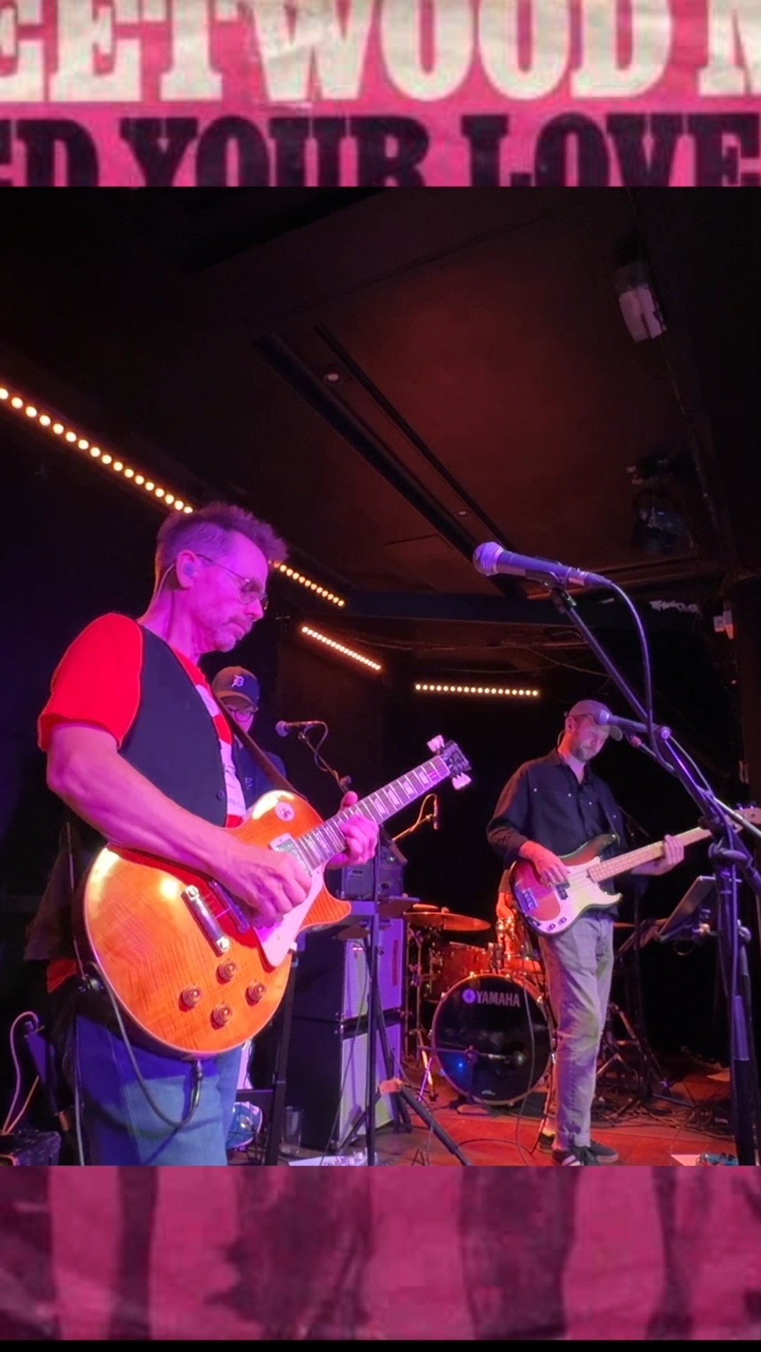 Thanks to everyone who came along to the @brunswickpub on Wednesday to the Guitar Through Time show. I was really pleased with how it went and I got loads of messages from people after the show saying how much they enjoyed it.
Here's a little snippet (there will be more to follow and some full length track too). This is "Need Your Love So Bad" by Fleetwood Mac.....in the Les Paul section of the show!!
The brilliant band are @jonnycoote on keys/guitar @beau_barnard_bass on bass and Sam Glasson on drums. Thanks too to @jesshayesmusic for singing.....she is amazing! Check out her band @connollyhayes
The video was filmed on my phone but the audio is from the great system they have in place that records the gig for you.....you can then purchase the stems and mix it.....which I've done. The company is called @setmixer
#livemusicbrighton #bluesguitar #fleetwoodmac #petergreen #needyourlovesobad #blues #bluesuk #ukblues #liveblues #livemusicsussex #livemusiceastsussex #brunswickhove #gibson #gibsonlespaul #guitar #guitarist #guitarsolo