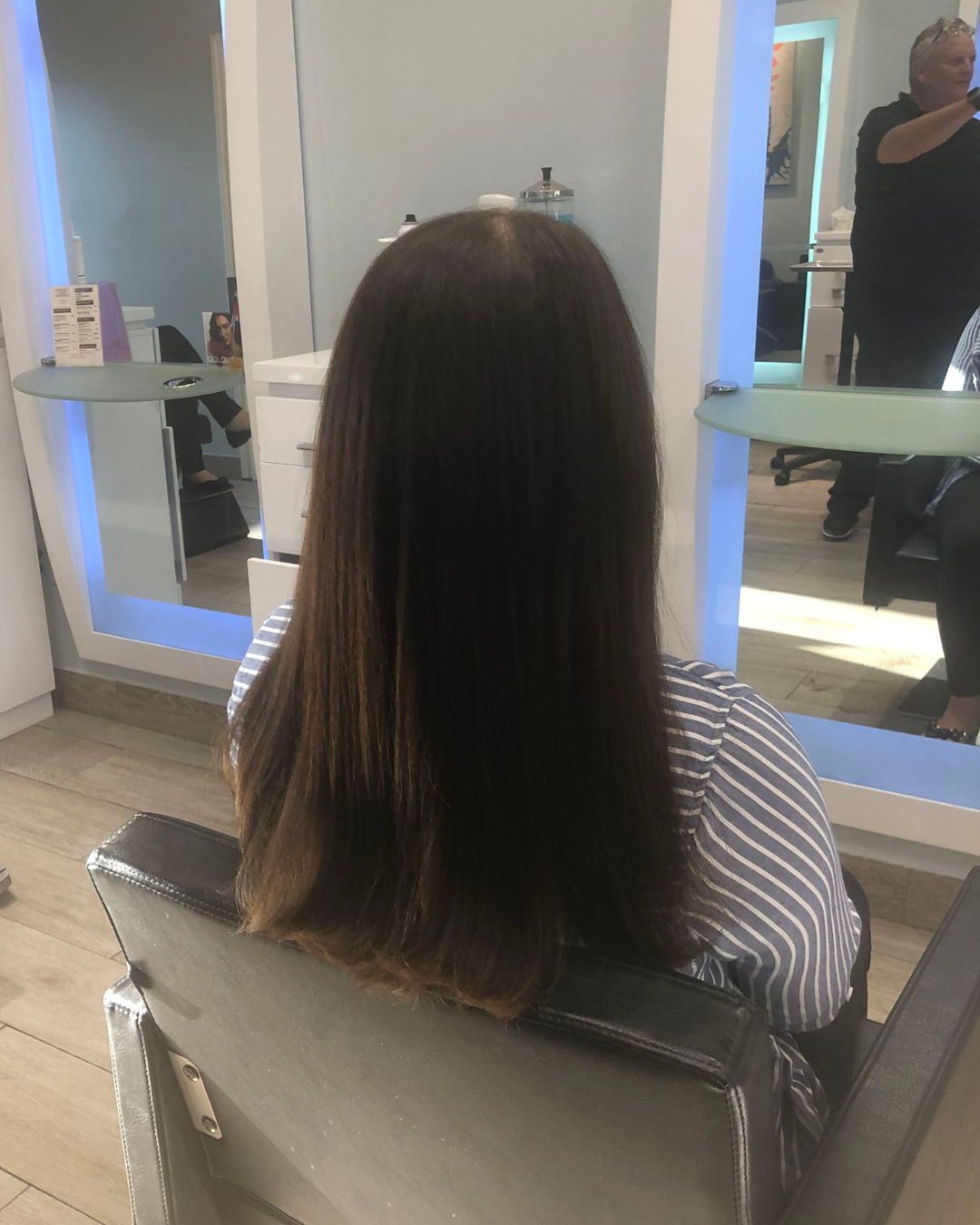 😎 Practice makes the best Stylist! 😎
💇♀️ Amina learning more and polishing her talent with the scissors, with Fabio's guidance. ✄
.
.
.
.
.
.
#fabioshairstuidiosbsv #learningwithstyle #doneby_amina #practicemakesperfect #growing