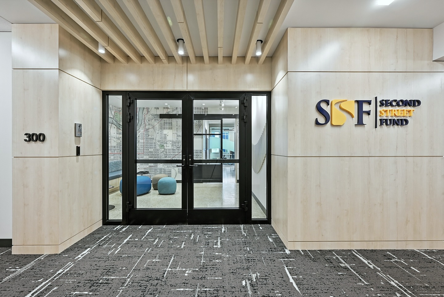 Second Street Fund’s new office reflects a legacy of building Edmonton and their history of leadership and innovation. Set in a heritage building at the university our design for their office features custom map wall covering, polished concrete floors and transparency throughout. We design spaces that embody legacy and vision. Let’s create yours!
Photography: @mukai_maromo
Furniture: @solutionsinteriors
Carpet: @shawcontract_canada
@contractflooringsolutions_ab
Concrete: @descoalberta
Millwork @inline_cabinetsandmillwork
With @ddleitch and @lisa_dilk
#interiordesign