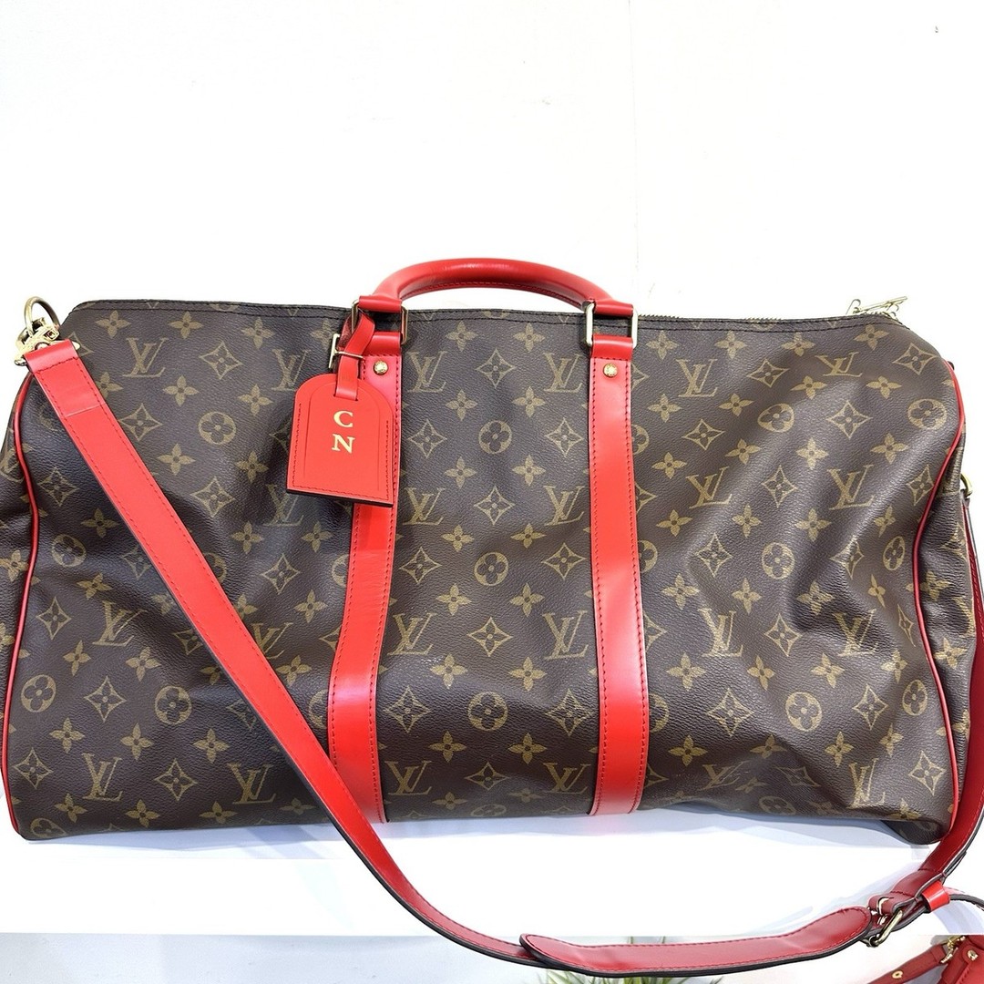 Only $2199. Travel in style with this Genuine Louis Vuitton Keepall Bandouliere 50 in striking red & monogram canvas! Features leather straps, gold hardware & detachable strap. Perfect for your next adventure! โ๏ธ๐ #LouisVuitton #DesignerBag #TravelInStyle #LuxuryFashion #Monogram #LouisVuittonKeepallBandouliere50 #DoubleHandles #DetachableStrap
https://ebay.us/m/ubOZWV