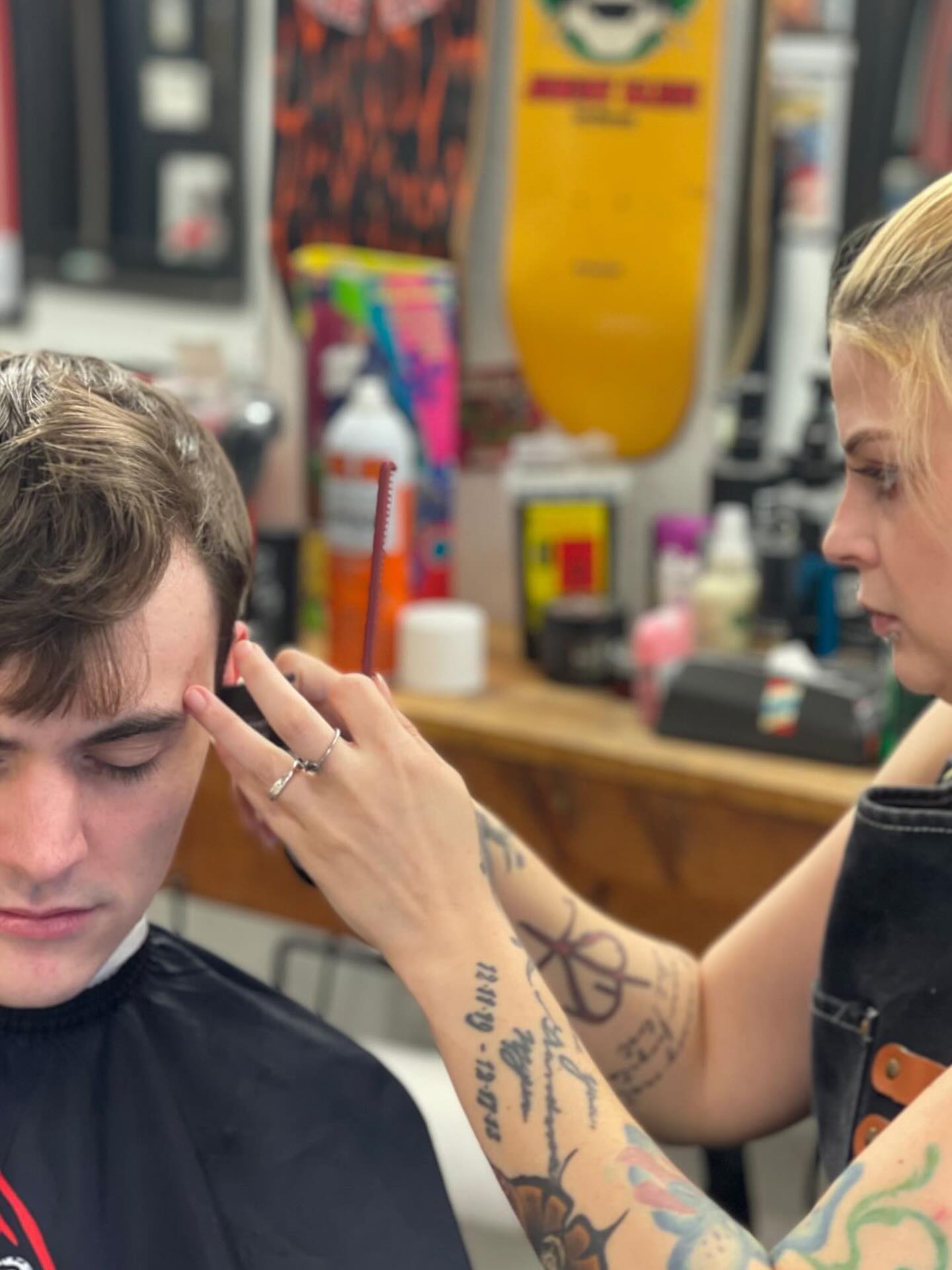 Barber Olivia is exceptional at creating stylish long trims, messy cuts, and seamless shear blends. Her fades are consistently on point as well! 😁🤘