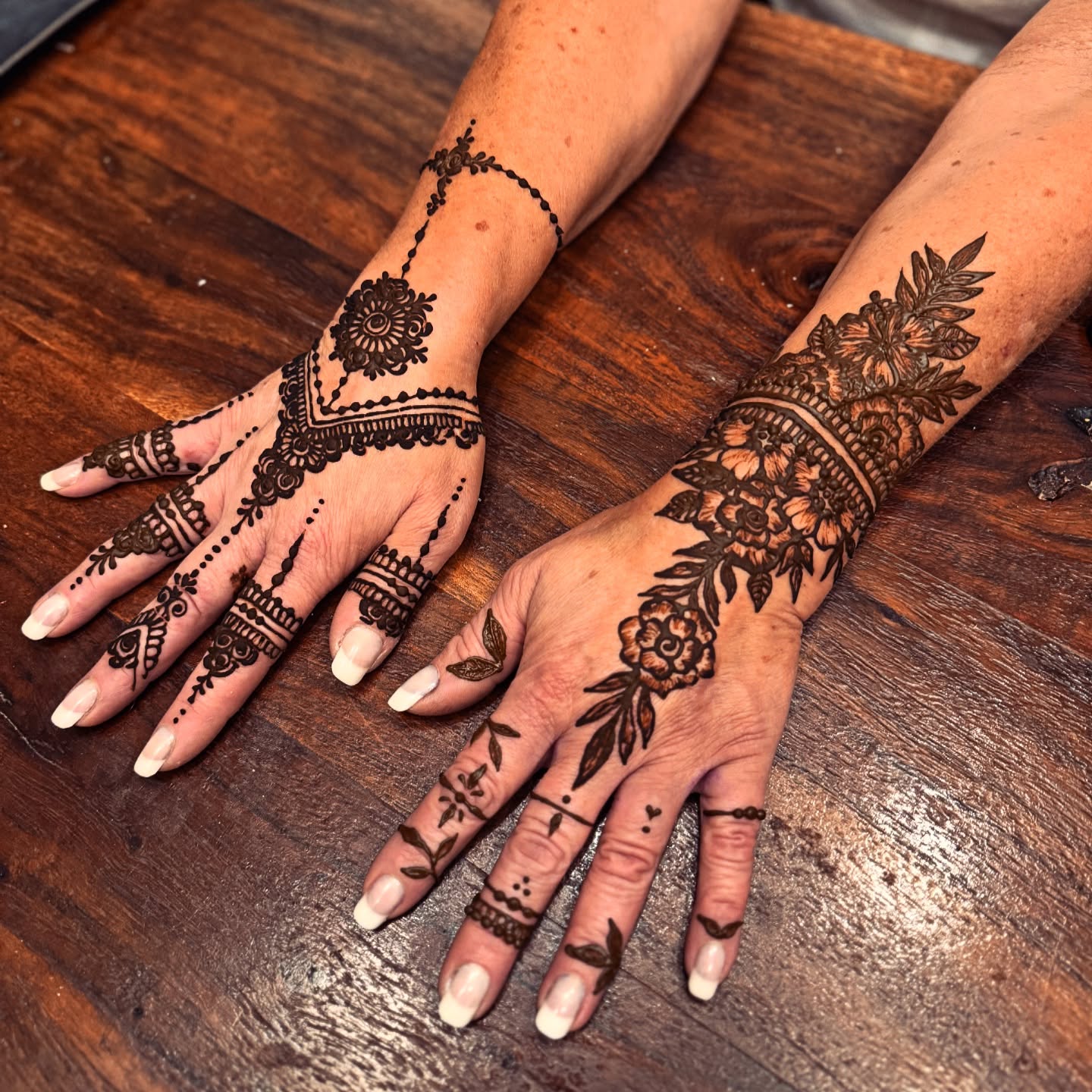 Henna on hands 💕 floral and jewelry like 🤍 #henna #mehndi #vancouverhenna #floralhenna #temporarytattoo