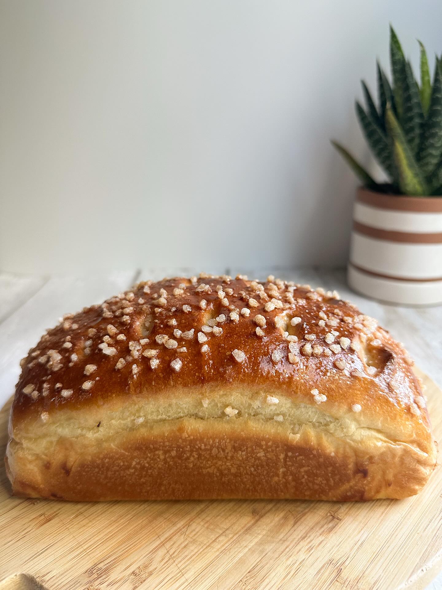 ✨ Three ways to enjoy my brioche ✨
Fluffy, golden, and melt-in-your-mouth soft.
🍞 With pearl sugar, for a touch of crunch
🍫 With chocolate chips, for extra indulgence
🌸 Rolled & twisted, with a sweet buttery swirl
Which one would you choose first? 💛
#LaPetiteBrioche #MicroBakery #SmallBatchBaking
#Brioche #FrenchBrioche #ChocolateBrioche #SweetBread
#FreshlyBaked #WeekendTreat #ArtisanBakery #BakingLove #FallsChurchVA