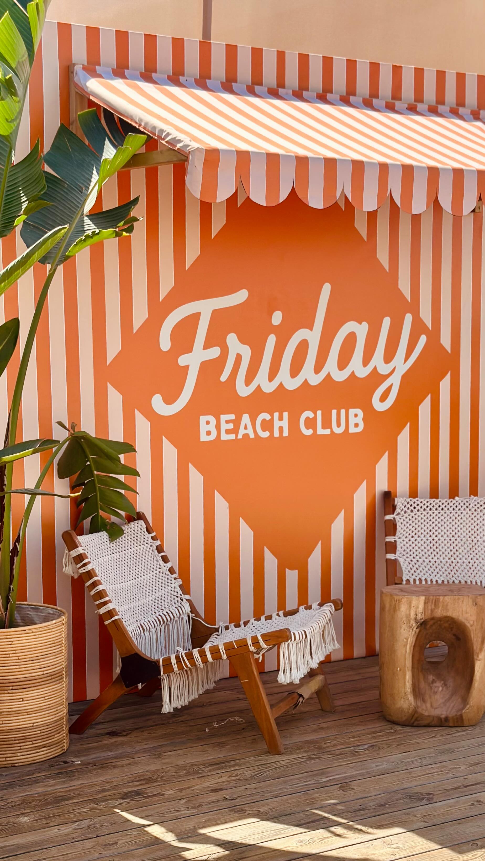 Friday beach club ๐งก
Production @gorilla_productions
Design : @zagoni_goltz
