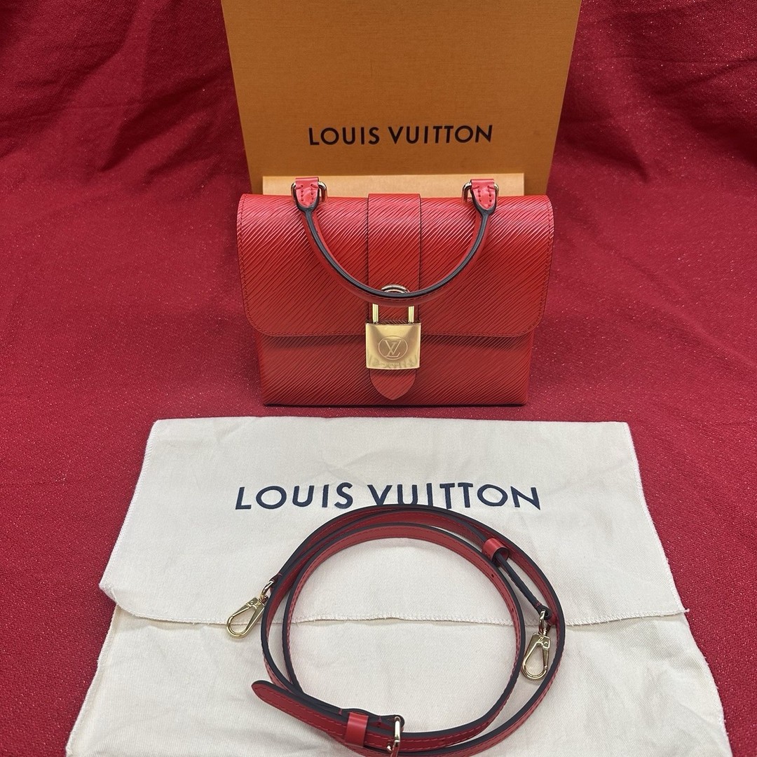 Only $1249. A Louis Vuitton Epi Locky BB Shoulder Bag in vibrant red! Featuring gold-tone hardware, adjustable strap, and classic design. Comes with original dust bag, and box. #LouisVuitton #LuxuryBag #FashionGoals #RedLeather ๐โจ #LouisVuittonLockyBB #LouisVuittonEpi
https://ebay.us/m/ja0ySH
