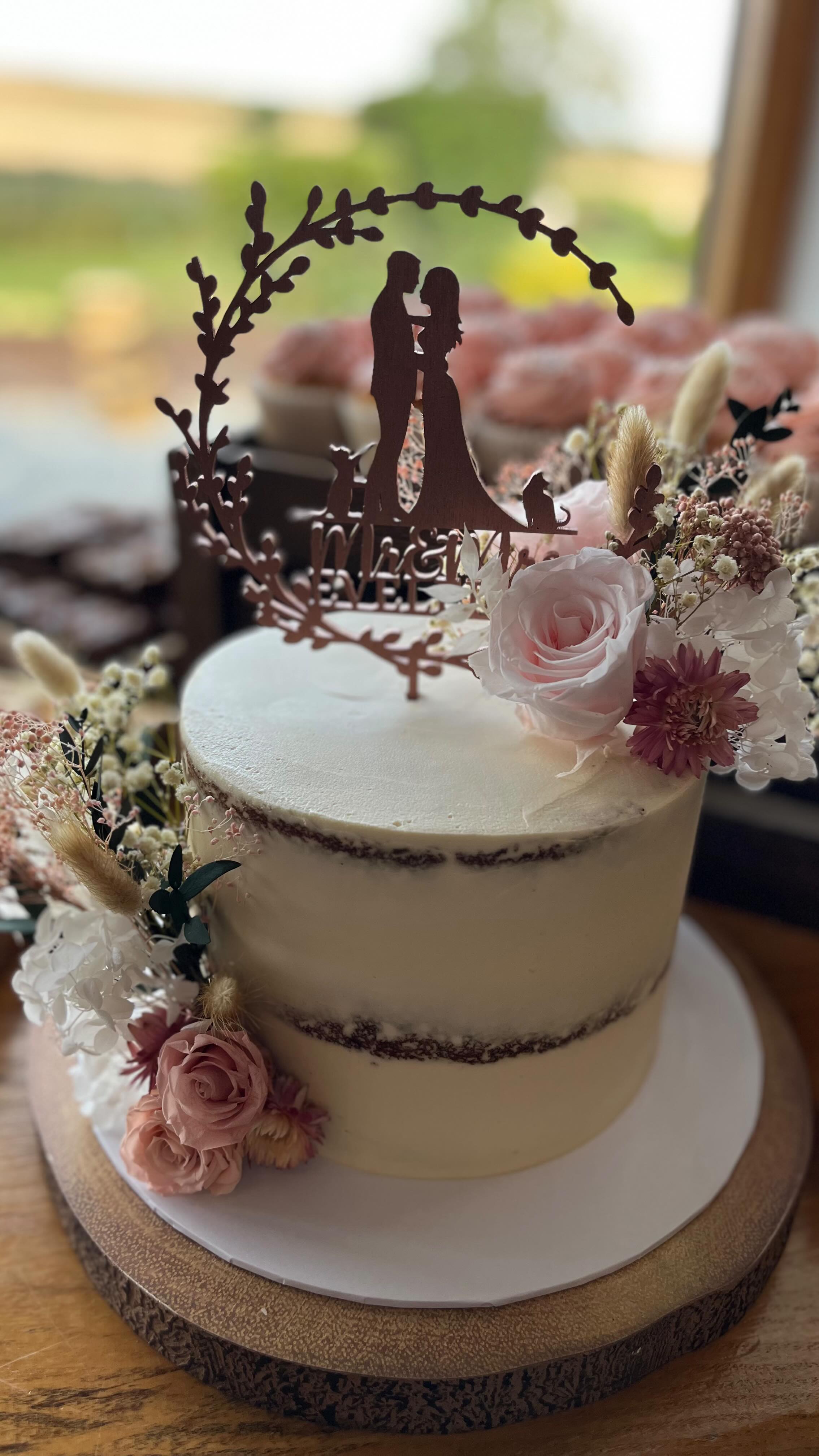 Claire & Jordan
06/09/2025 @quantocklakesuk
Adventure awaits βοΈ
.
.
.
#JustMarried #cakedesign #cakecakecake #buttercreamcake #bakersofinstagram #weddingcakes #weddingcakeideas #seminakedcake #grazetable