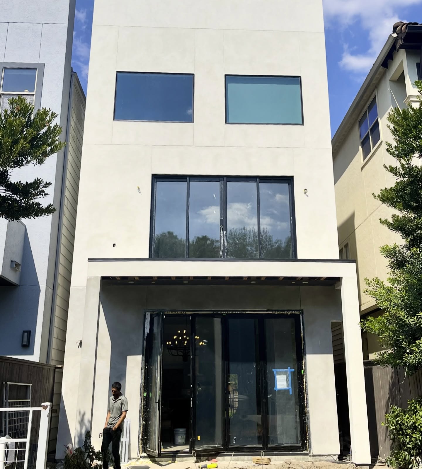 🏗️ Two Doors. One Stunning Build.
For this modern home, we installed both a sleek sliding door and a premium aluminum bifold system,combining functionality with design impact.
✨ Sliding door for smooth everyday use.
✨ Bifold door for a fully open, wall-to-wall view.
✨ Both engineered for performance, energy efficiency, and modern living.
📦 In-stock options + custom builds
🚚 Nationwide delivery
🛠️ Full-service installation
📞 (713) 998-0066
🌐 www.aluminumpatiodoors.com
#BifoldDoors #SlidingDoors #ModernArchitecture #YourDoor #IndoorOutdoorLiving #LuxuryHomes #GlassWalls #PatioUpgrade #HoustonHomes #DoorGoals