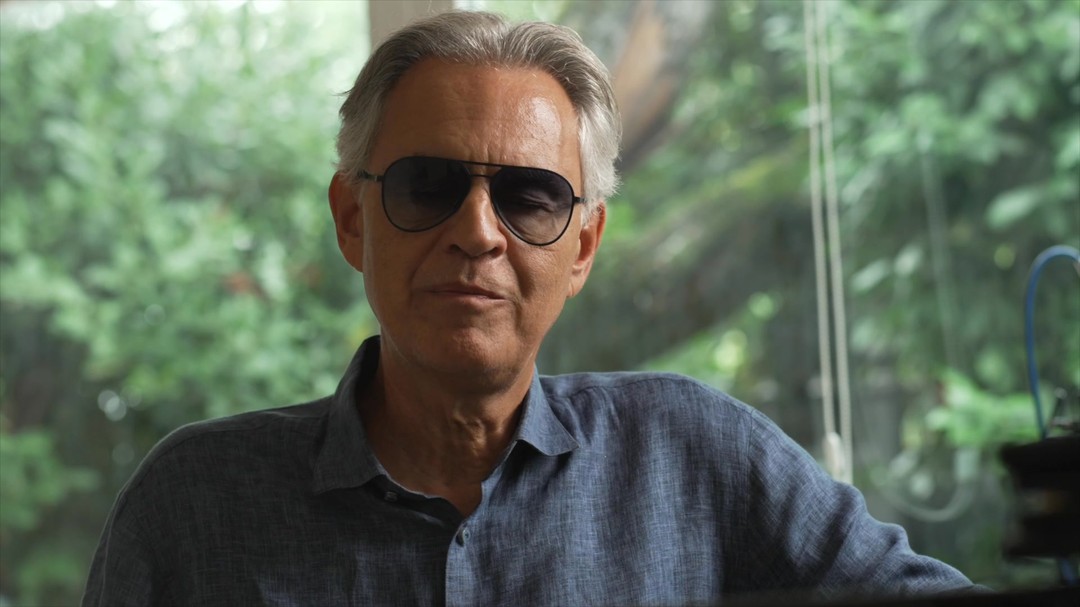 🎵✨ 13 settembre 2025 – Grace for the World in Piazza San Pietro
In occasione dell’Incontro Mondiale sulla Fraternità e del Giubileo 2025, la Basilica ha accolto un concerto che ha unito musica, luci e tecnologia in un abbraccio universale.
Grandi artisti e testimoni internazionali hanno dato voce a un messaggio universale di unità. Tra loro, il Maestro @andreabocelliofficial , il quale nell’articolo scrive:
«Come artista ho sempre creduto che la musica non sia soltanto intrattenimento, ma soprattutto un linguaggio universale: un ponte capace di unire culture, popoli e cuori. Musica, intesa quale dono del Cielo, musica, attraverso la quale è più facile percepire come i legami più profondi non nascano dalle parole bensì dalle vibrazioni dell’anima. E questa, in fondo, è la fraternità: riconoscersi gli uni negli altri e lasciare che la compassione trasformi le differenze in armonia.» 🎵✨
👉 Guarda il video completo, segui @piazzasanpietromagazine e sfoglia gratuitamente la rivista online sul nostro sito.