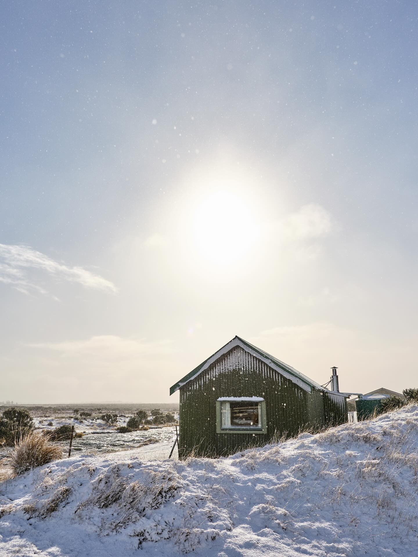 A Tas Fisheries Hut in Liawenee, Tasmania. We drove for at least an hour through snow going the long way between Hobart and Launceston last Weds. The snow was very unexpected but I loved every second. Beautiful part of the world. 🤗❄️
.
.
.
#tasmania #snow #australia #liawenee