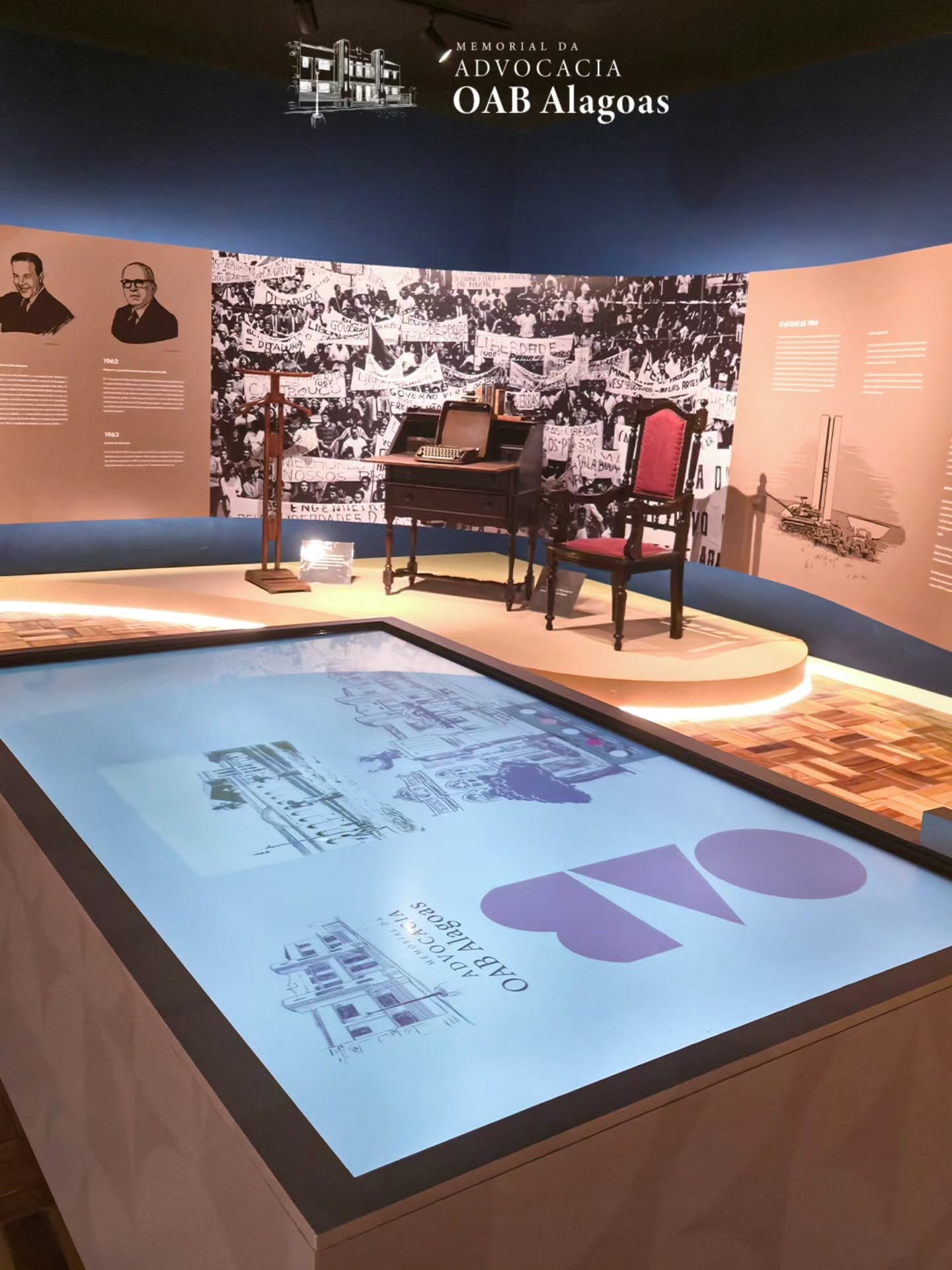 No dia 18/09, entregamos o Memorial da Advocacia OAB/AL @oabalagoas , um espaço totalmente renovado e pensado para preservar e valorizar a história da advocacia alagoana. Nós, da Núcleo Zero, temos a honra de dizer: missão cumprida! Mais um projeto expográfico de excelência para o nosso portfólio. Esse resultado é fruto do empenho e dedicação de uma equipe talentosa e focada em cada detalhe. Nosso agradecimento especial a todos os envolvidos que tornaram esse projeto realidade. Seguimos firmes no propósito de transformar memória em experiências que marcam.
FICHA TÉCNICA:
PROJETO EXPOSITIVO E TECNOLÓGICO
ESTÚDIO NÚCLEO ZERO @nucleozero_
WERNER SALLES BAGETTI @wernerbagetti
Coordenação de tecnologia e design
WEBER SALLES BAGETTI @webersalles
Produção executiva, ilustrações e animações
ULYSSES RIBAS @ulyssesribas
Design gráfico e modelagem 3D auxiliar
REBECCA MACHADO @bec_machad0
Design gráfico e digital
LELO MACENA @lelomacena
Pesquisa, textos e edição
LETÍCIA PASCOALINO @leticiapaschoalino
Pesquisa e textos
WILMA NÓBREGA @wilma_nobrega
Pesquisa
LAIS DE OLIVEIRA @laisdeoliveira8
Pesquisa
NILTON RESENDE @niltonjmresende
Revisão
CONTEÚDO AUDIOVISUAL
VICTOR GUERRA @victorguerra_
Produção e edição
VANESSA MOTA @vanessamorta
Direção e direção de fotografia
AMANDA MÔA @amandamoa e BENITA RODRIGUES @eubenita
Assistente de fotografia
LEO BULHÕES @bulhoesleon e RAPHAEL PIRES
Som direto
EXECUÇÃO PROJETO TECNOLÓGICO:
ESTÚDIO NÚCLEO ZERO @nucleozero_
e KMF - ANÁLISE E DESENVOLVIMENTO DE SISTEMAS @kmfsistemas
T.I E AUTOMAÇÃO
JAMES NOGUEIRA @3sgt.nogueira
TÉCNICO DE MAPPING
JÚLIO LINS @juliolins
PROJETO MOBILIÁRIO E ARQUITETÔNICO
ADRIANA GUIMARÃES @guimaraes.dri
Arquiteta
CARLA CANSANÇÃO @carlamcansancao
Arquiteta
PROJETO LUMINOTÉCNICO
Kika Chroniaris @kikachroniaris
EXECUÇÃO PROJETO MOBILIÁRIO
ZIP COMUNICAÇÃO @zipcomunicacaovisual
Agradecimentos Especiais
@elijannylinny
@rodrigocunhaal
@oabalagoas
@claudemiroavelino
@vagnerpaa
@albertojorgebetinho