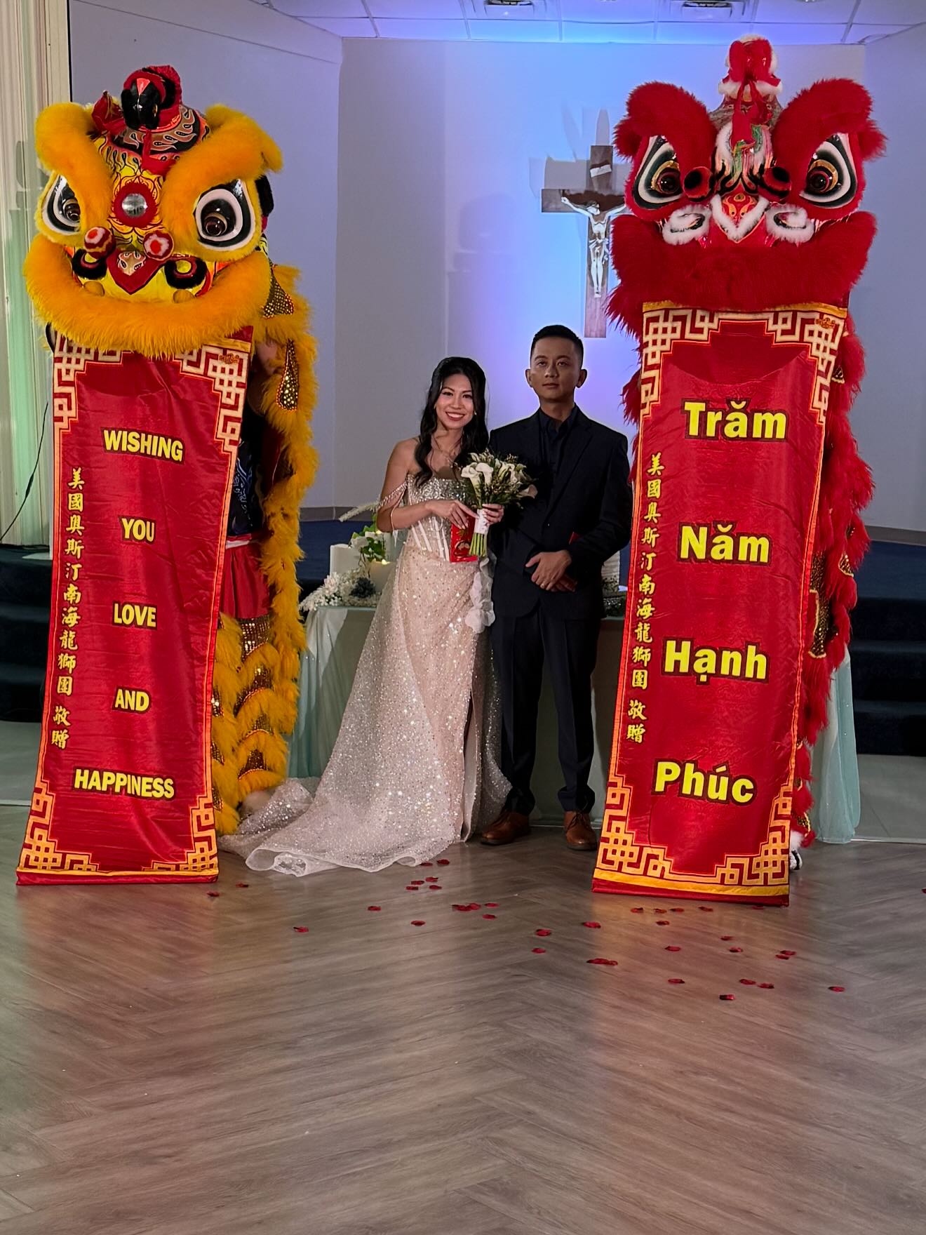 Congratulations to Nhật Anh & Thiên Phú!
Thank you for having us celebrate with you on your special day. We’re also so glad the bridesmaid and groomsmen jumped in to help us perform.
.
.
.
#Austin #atxweddings #austinliondance
#dragondance #chinesedragon #liondance
#chinesenewyear #austindragondance #mualan
#austintexas #atx #Texas #texasliondance
#community #culture #tradition #lny2026 #cny2026
#chinese #asian #2026 #cny #舞獅 #舞龍 #醒獅
#wedding #tet #newyear #recruiting #recruitment