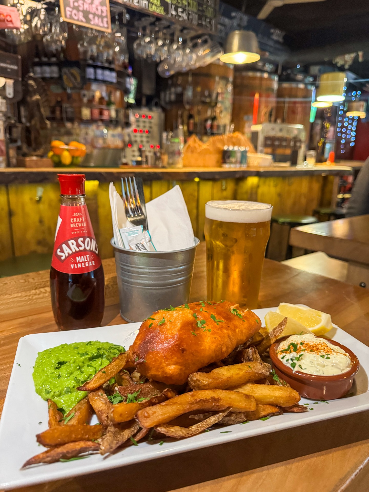 🇬🇧Friday Fish & Chips is back
Homemade chips, beer battered Cod, mushy peas & tartar sauce combined with a crisp beer is the perfect way to spend your Friday evening 🍻
🗓️Every Friday 4pm - 11pm
💰18€ Fish & Chips
📍Micro Brasserie de Chamonix
📞Reservations - +33(0)4 50 53 61 59
📩 reservations@mbchx.com
🇫🇷 Le Friday Fish & Chips est de retour🎉
Des frites maison, du cabillaud enrobé de pâte à la bière, de la purée de pois et de la sauce tartare, le tout accompagné d'une bière bien fraîche : voilà la recette idéale pour passer un excellent vendredi soir 🍻
🗓️Tous les vendredis de 16 h à 23 h
💰18 € Fish & Chips
📍Micro Brasserie de Chamonix
📞Réservations - +33(0)4 50 53 61 59
📩 reservations@mbchx.com
#mbc #chamonixmontblanx #chamonix #microbrasserie #microbrasseriechamonix #brasseriechamonix