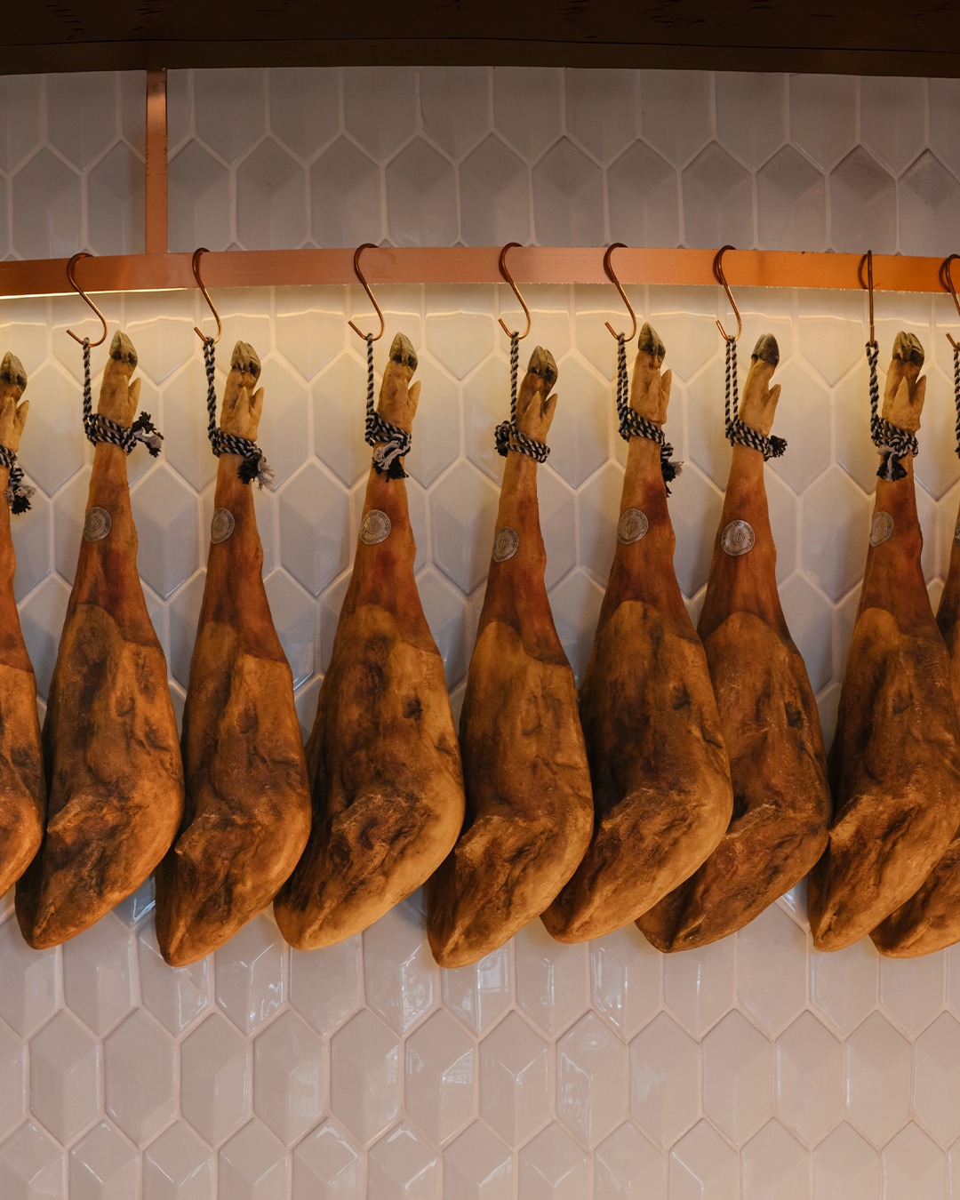 Jámon Ibérico de Bellota. Para comer, sorrir e repetir... ¡Nos vemos en Tapisco!
--
Jámon Ibérico de Bellota. Eat, smile, and come back for more... See you at Tapisco!