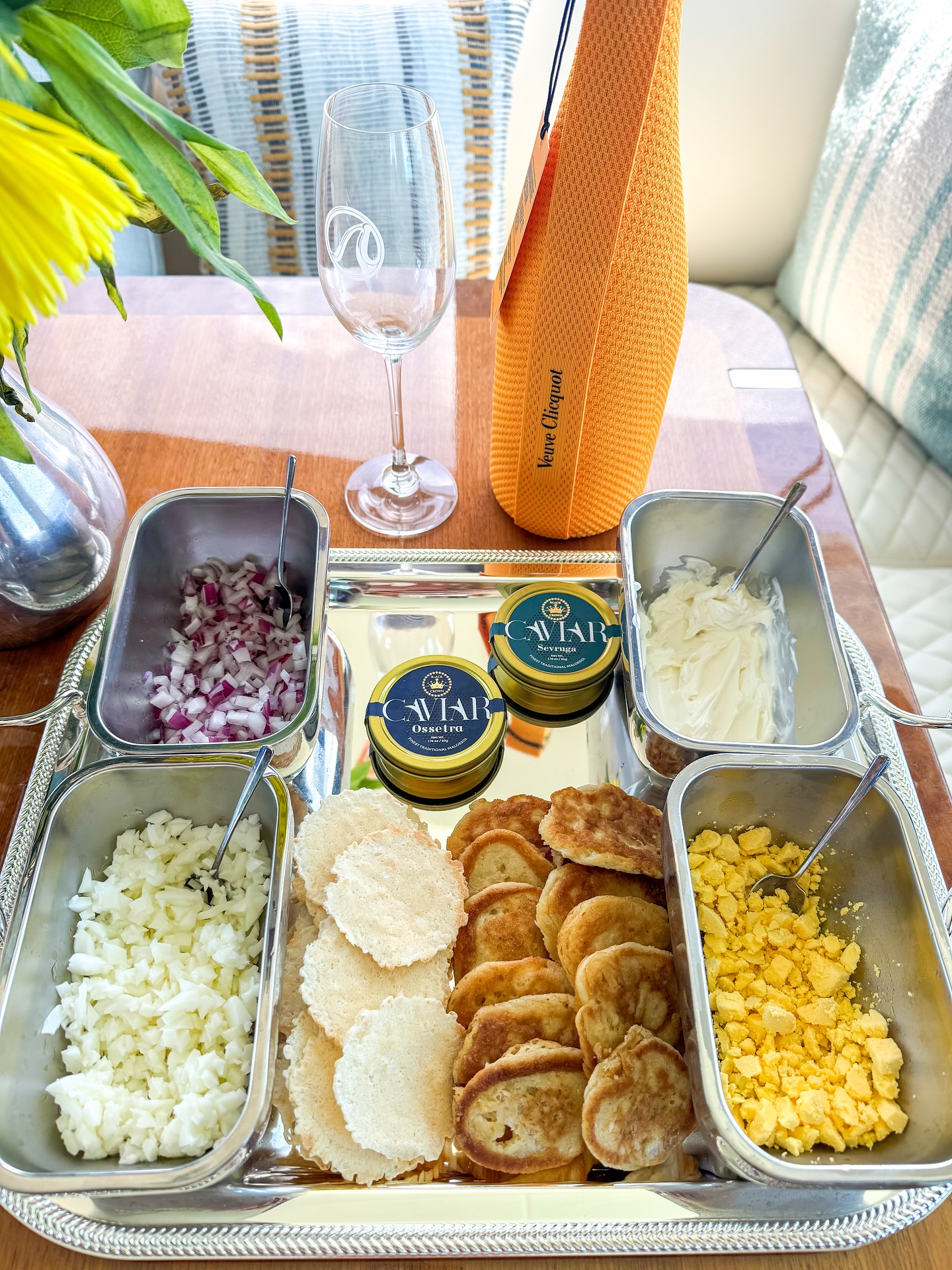🥂✨ The ultimate pairing platter ✨🥂
Black Crown Ossetra and Sevruga Caviar served with classic accompaniments—blinis, eggs, onions, crème fraîche, and parmesan crisps. Perfectly complemented by Veuve Clicquot. 🍾🐟
#BlackCrownCaviar #OssetraCaviar #SevrugaCaviar #ChampagneAndCaviar #LuxuryLifestyle #CaviarExperience #FineDining #TasteOfLuxury #CaviarLovers #GourmetExperience