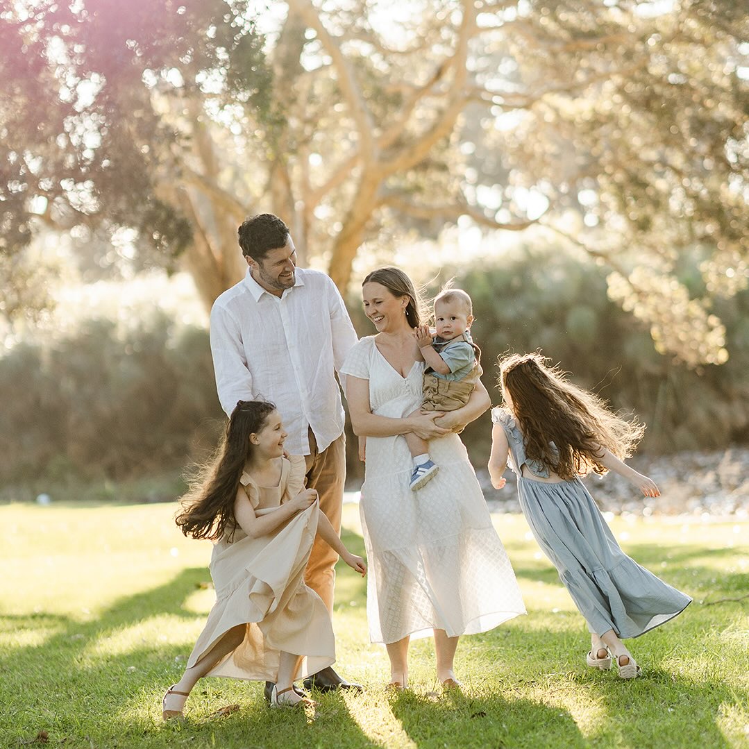 The flowers are blooming, the days are longer, and it’s the perfect season to make memories.
Our Spring & Summer Mini Sessions are filling up quickly – and for good reason! These short and sweet sessions are designed to capture the real smiles, cheeky giggles, and quiet moments that make your family you.