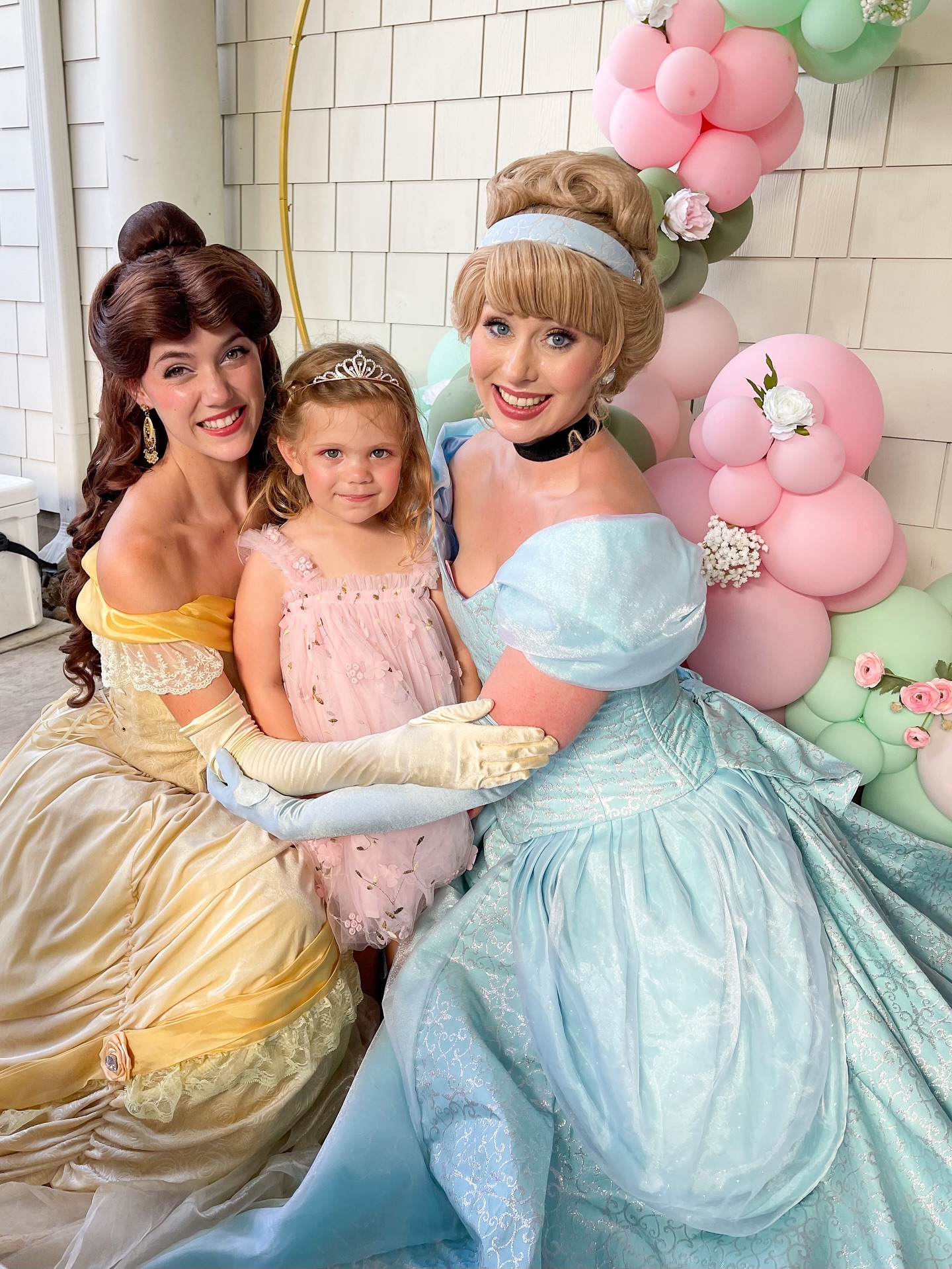 A princess tea party with Cinderella & Belle?! Dreams do come true!! 🫖🍰💖
.
.
.
#fairestofallparties #princessbelle #cinderella #princessparty #houstonprincessparty #houstonkidsparty #houstonpartyplanner #houstonmoms #kingwoodmoms #westuniversitymoms #cypressmomsnetwork #kingwoodtx #thewoodlandstx #riveroakshouston #montrosehouston