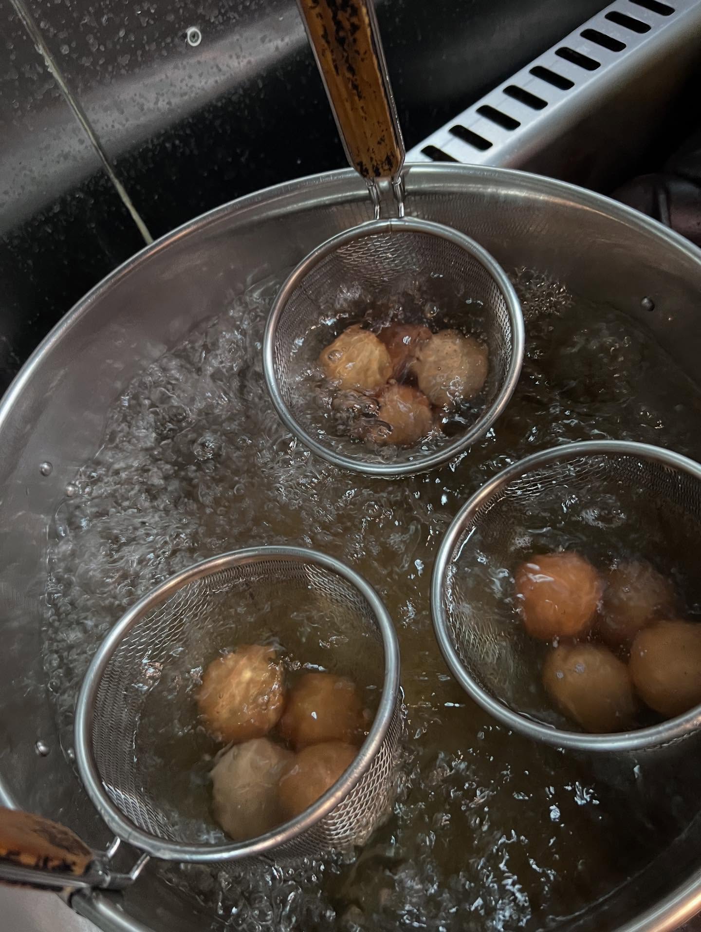 To our amazing regulars (and future friends!), this one’s for you. ❤️
You already know the drill: 8-hour chashu, 4-hour broth, all cooked fresh. That little wait? It‘s just the sound of your delicious bowl coming to life!
We see you, we appreciate you, and we love seeing you bring new faces into our little Marrickville ramen family. Our secret is safe with you... mostly!
#marrickvillelocal #regularsrock #ramennoodles #communitylove #sydneyfoodspot #artoframen #ChashuOfTheDay #HiddenGemMarrickville