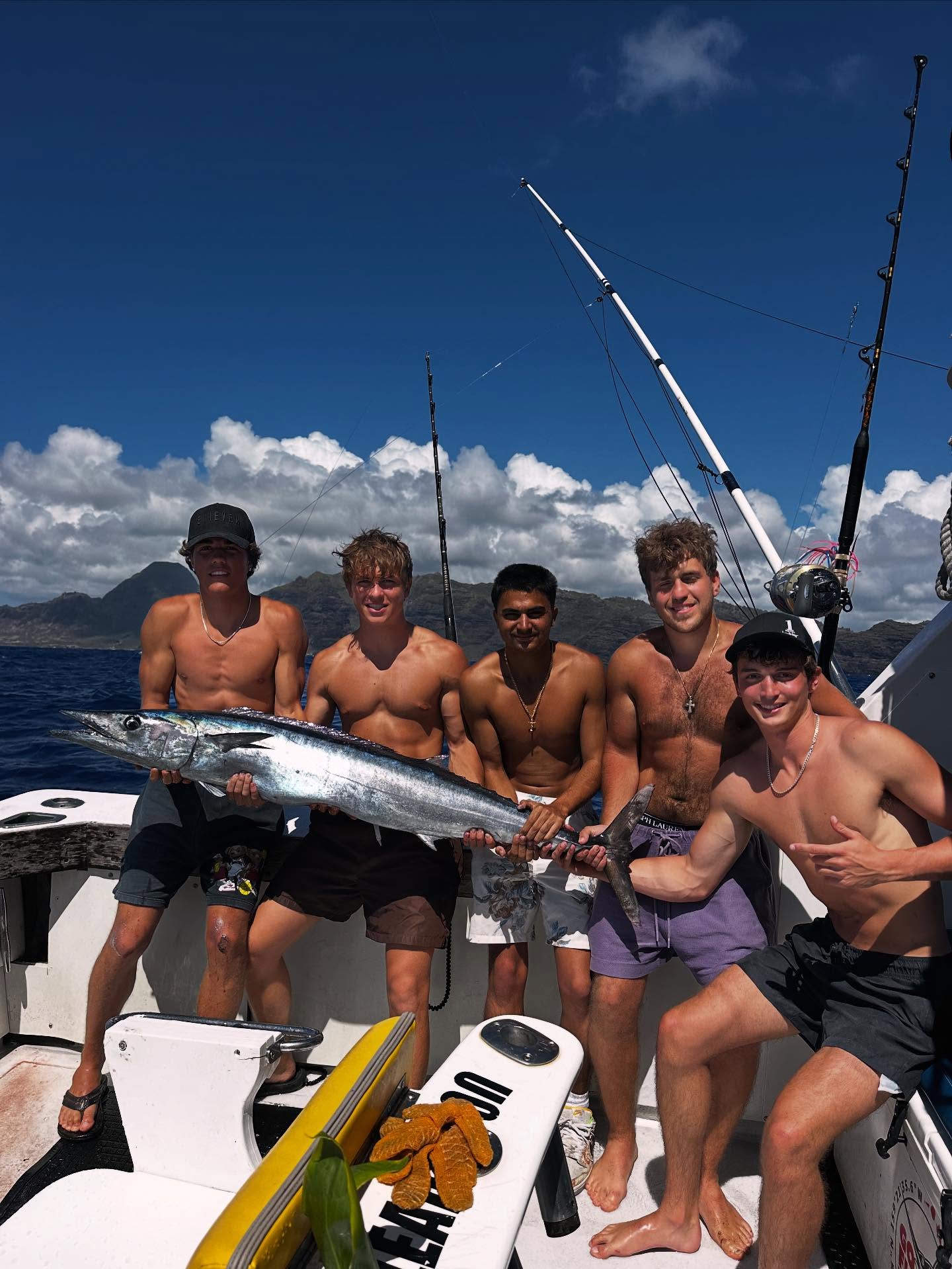 Not sure if we had a boy band or an Abercrombie & Fitch model shoot on the boat today 🤷♂️🎣 Either way, these LA boys put in work and stacked up a pile of fish, highlight being a solid 40lb Ono 🐟🔥
📍 Kauai, Hawaii
🚤 Go Fish Kauai
.
.
.
#GoFishKauai #KauaiFishing #HawaiiLife #CatchOfTheDay #FishingDaily #Sportfishing #DeepSeaFishing #Ono #BoyBandVibes #AbercrombieLife #FishOfInstagram #SaltLife #FishingAdventure #HawaiiFishing #shimano #shimanousa #yozuri #yeti #aftco #tuna