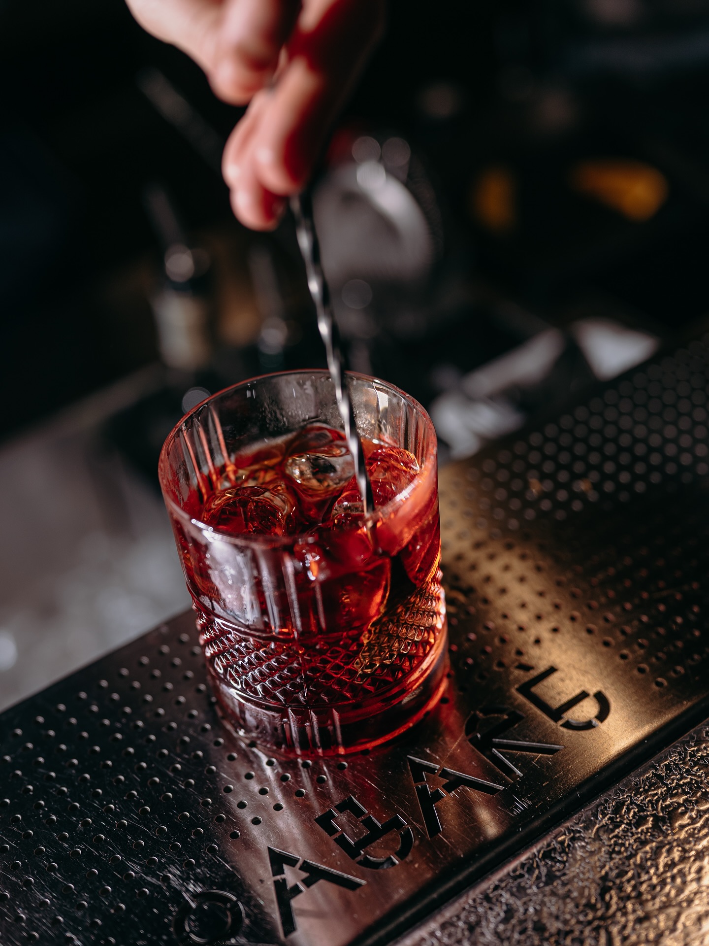 Dopo cena c’è sempre tempo per bere qualcosa di buono.
Da Rabarè trovi cocktail, vino e i nostri NoLo: la scelta giusta per un dopocena con gusto.
#rabareturin #cocktailbar #torinonight #afterdinner #nolo #drinktorino