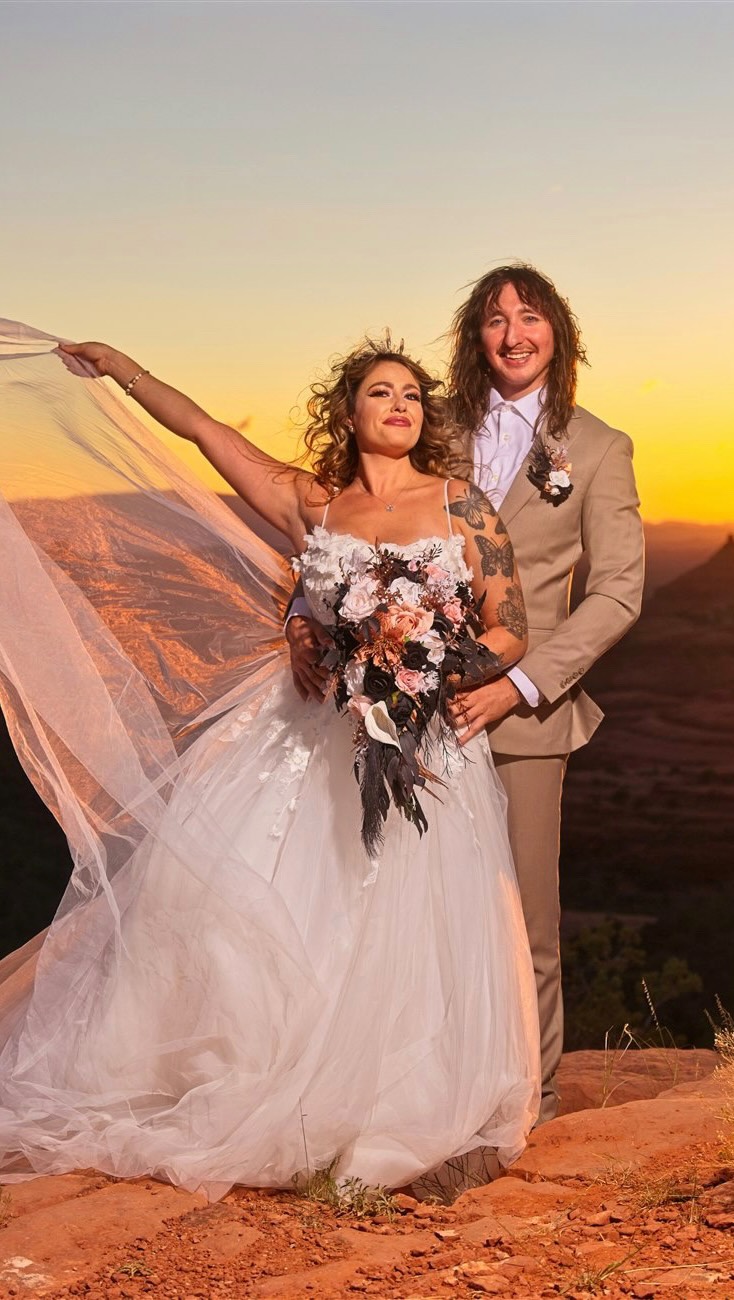 Over the past decade, I’ve gotten it down to a science knowing where the sun is going to be at sunset according to the solstice changing each week. Lighting is key!
It’s so rewarding to see couples excitement as they experience sunset at Merry Go Round for the first time.
Congratulations to the beautiful couple, Wyatt and Sedona! What awesome names 🤠
#sedonaelopementphotographer #sedonaphotographer #sedonaweddingphotographer #sedonacouplesphotographer #visitsedona #sedonaelopement #arizonaelopementphotographer #sedona #adventureelopementphotographer #adventureelopement #sedonafamilyphotographer