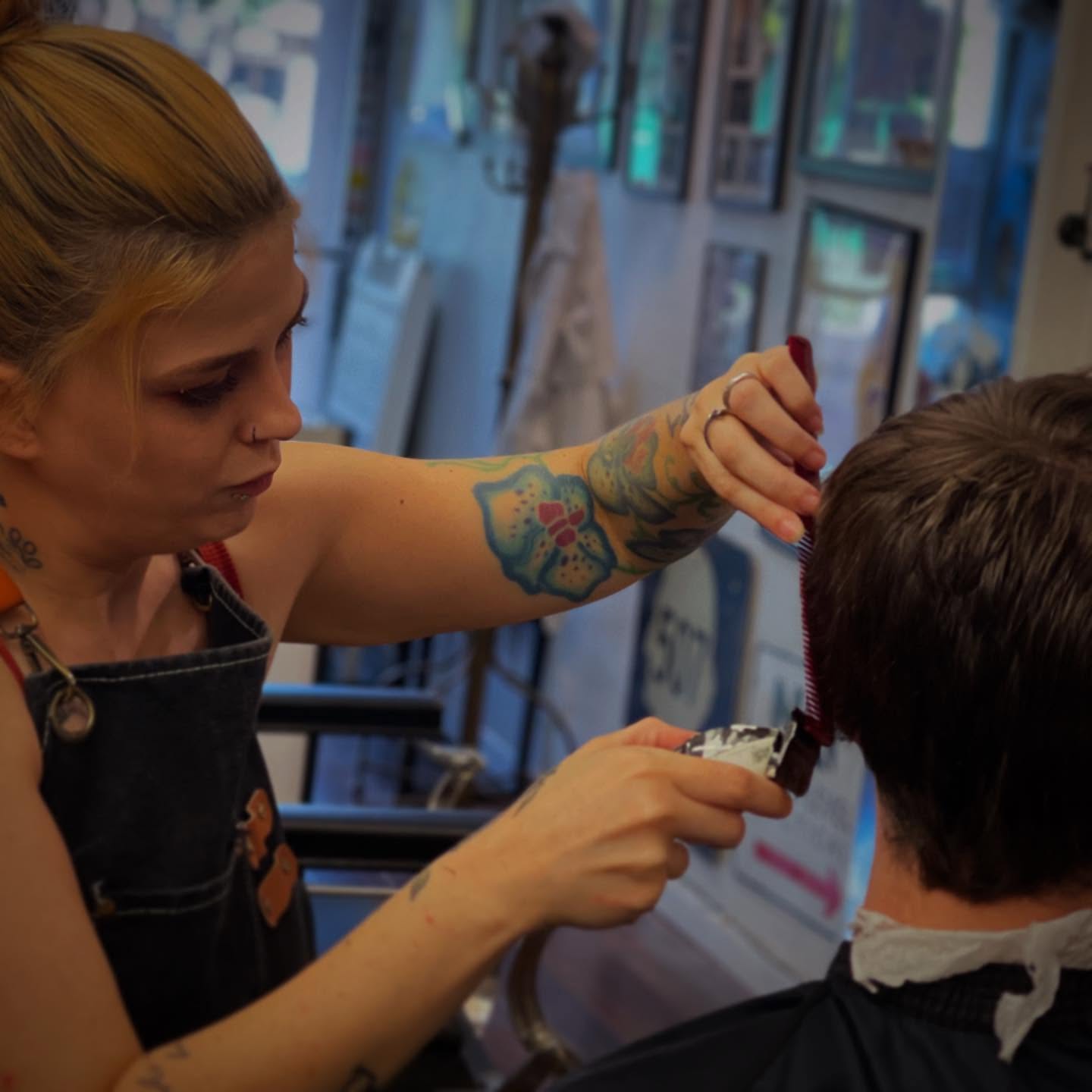 Time to prioritize yourself! Your hair will benefit from it! Aim high and don't settle for mediocrity! Book your spot today.💈🤌