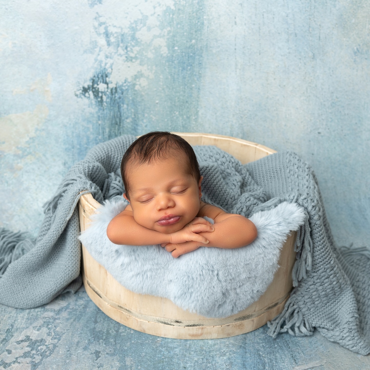 We fell in love with this lil peanut last year and now he’s going to be a big brother!!! 🎉 We are so grateful to have watched his family grow over the past 9 years and can’t wait to meet their early Christmas present this December. 💙
#tukefamily #orlandonewbornphotographer #winterparknewbornphotographer #wintergardennewbornphotographer #newbornphotographer