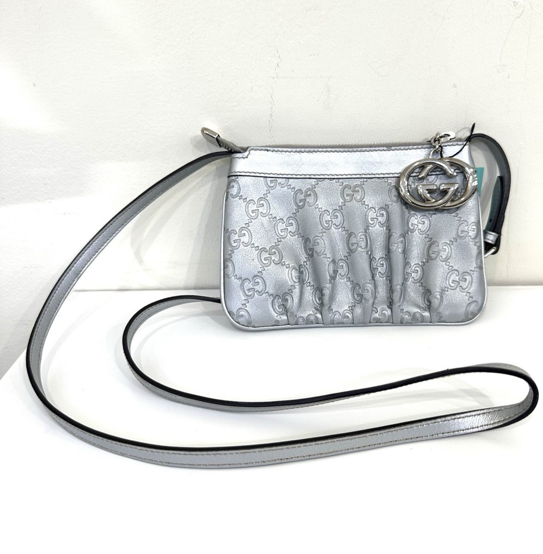 Only $359. A Gucci Guccissima Small Silver Metallic Crossbody Bag! Featuring sleek silver hardware and a chic zip closure, itโs perfect for any occasion. Made in Italy ๐ฎ๐นโจ #GucciStyle #LuxuryFashion #MetallicMagic #CrossbodyBag #DesignerVibes
https://ebay.us/m/JUpkV7
