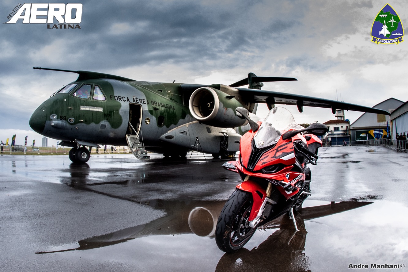 Olá amigos, @motoeaviao amanhã no Portões Abertos do PAMA-SP, o Comandante Italo Mendes e a Baronesa prometem voar baixo na pista do Aeroporto Campo de Marte na capital paulista, acompanhados dos pilotos da ACRO Brasil.
O evento é amanhã a partir das 9:00hs no PAMA-SP.