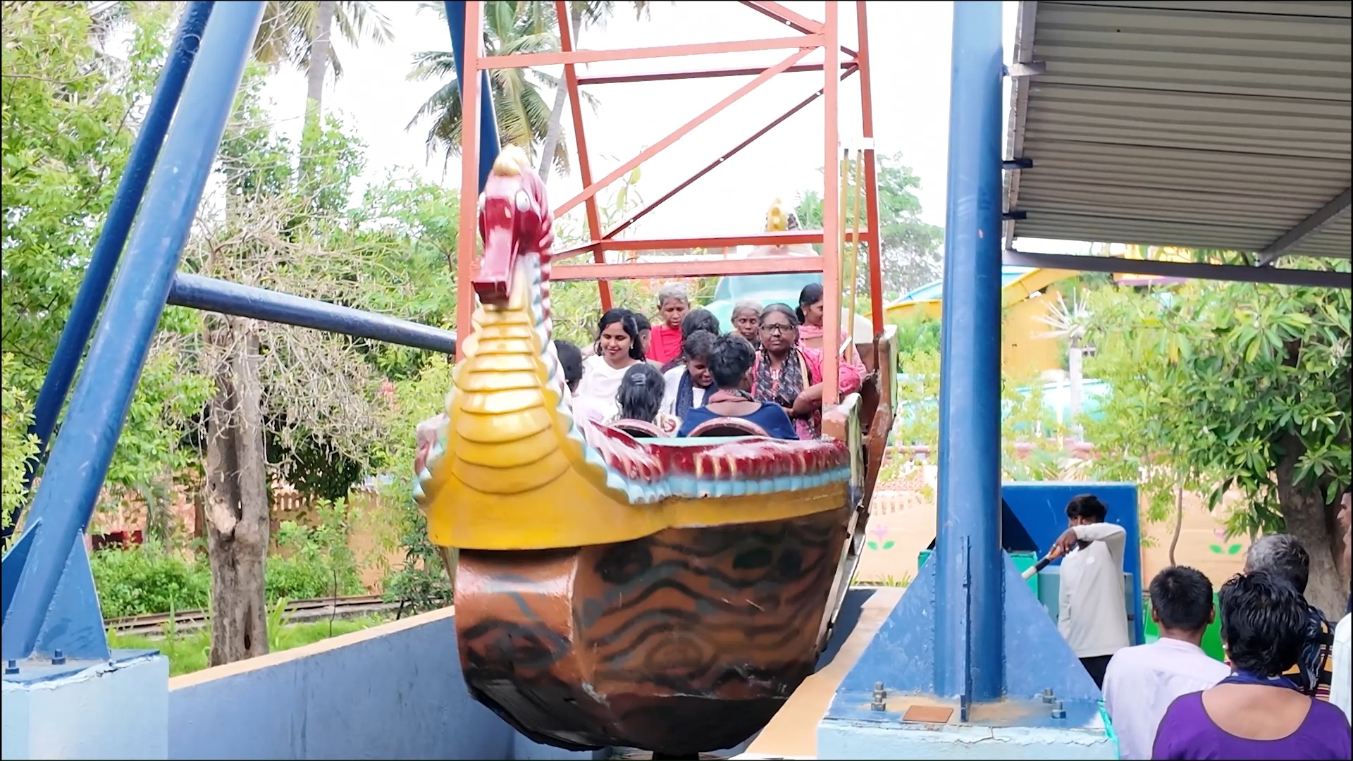 💦 Splash, laughter & happy hearts! 🌈✨
Residents from the Tiruchirappalli Corporation Dream India Network Rehabilitation Shelter had the time of their lives at Paravasa Ulagam Water Park in Salem! 🎢🍦
From water slides to shared meals, every moment was filled with freedom, fun, and friendship. 💙 Days like these remind us that joy is the best kind of healing.
A warm thank you to our friends at @objectif.france.inde for making smiles brighter and memories sweeter. 🌟
#DreamIndiaNetwork #Trichy #selam #ParavasaUlagam #objectiffranceinde #JoyfulJourneys #SplashOfHappiness #HappyHearts #InclusionWithLove