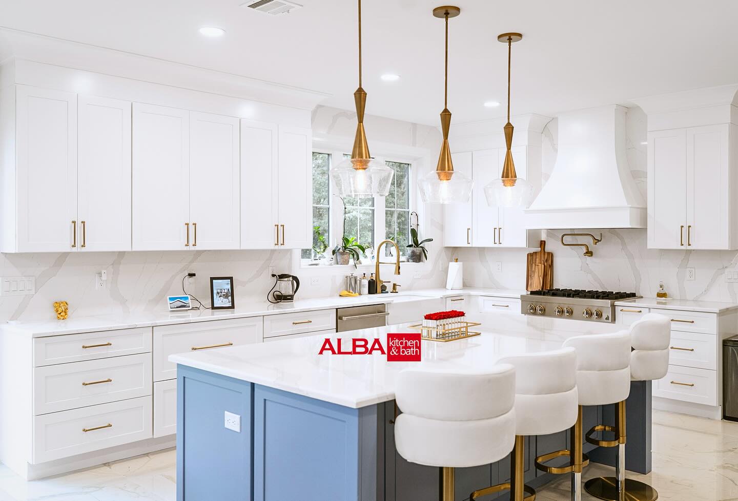 ☀️ Good morning, 🎉our newest kitchen showcases the shaker-style frost white color and denim blue’s rich, muted hue; your kitchen gets the perfect balance of timeless charm and bold personality, just like you.
Photos & Video: Celine & John
#bluekitchen #shakercabinets #kitchencabinetry #kitchendesign #luxurykitchens