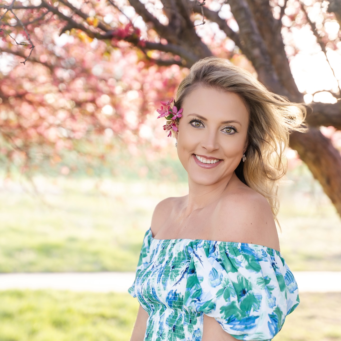 ✨ Meet Elsa! ✨
We’re so excited to officially introduce Elsa Buser, our Design Assistant who joined the E+E team in July — and she has been absolutely kicking butt ever since! 💪
Elsa’s kindness and genuine care for our clients shines through in everything she does. Her passion and love for design is inspiring, and she’s already become such an amazing addition to our growing team.
Please help us give her the warmest welcome — we’re so grateful to have her on this journey with us! 💫
#TeamEandE #DesignAssistant #InteriorDesignLife #FunctionMeetsFabulous #WelcomeElsa #DesignTeam #BehindTheDesign #LuxuryInteriors #DesignCommunity #DenverDesign