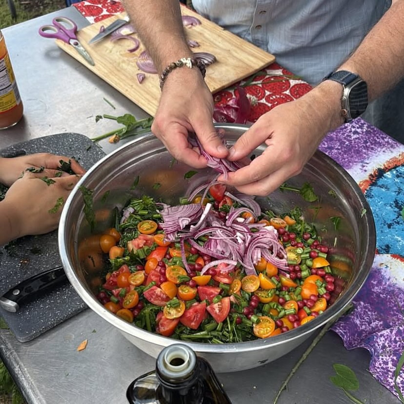 Cooking with the Earth workshop, and Farm Chef Fest at @thefarminary ‘s 10th Anniversary!!!
I am so grateful of what these folks offer to the community. A space of connection to each other and nature, an atmosphere of peace, hope and sharing of ideas… Thank you for having me, and it was so nice to meet new faces!! ☀️🩵🥕
We foraged, harvested, chopped, chatted, meditated, mingled and munched, ah what a day!