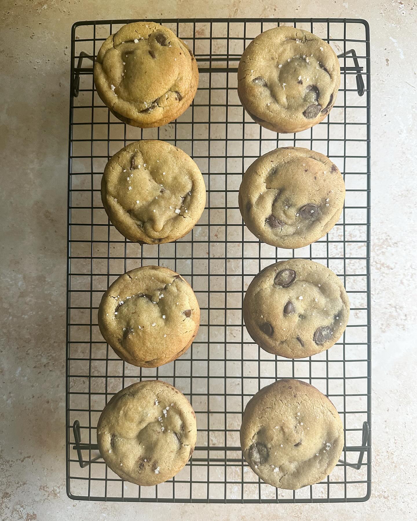 Freshly baked, soft and gooey chocolate chip cookies 🍪✨
A little sprinkle of sea salt on top… and that’s all it takes to make them irresistible.
Would you go for the whole batch, or just one? 😏
#chocolatechipcookies #freshlybaked #homebakery #softcookies #bakersofinstagram #lapetitebrioche