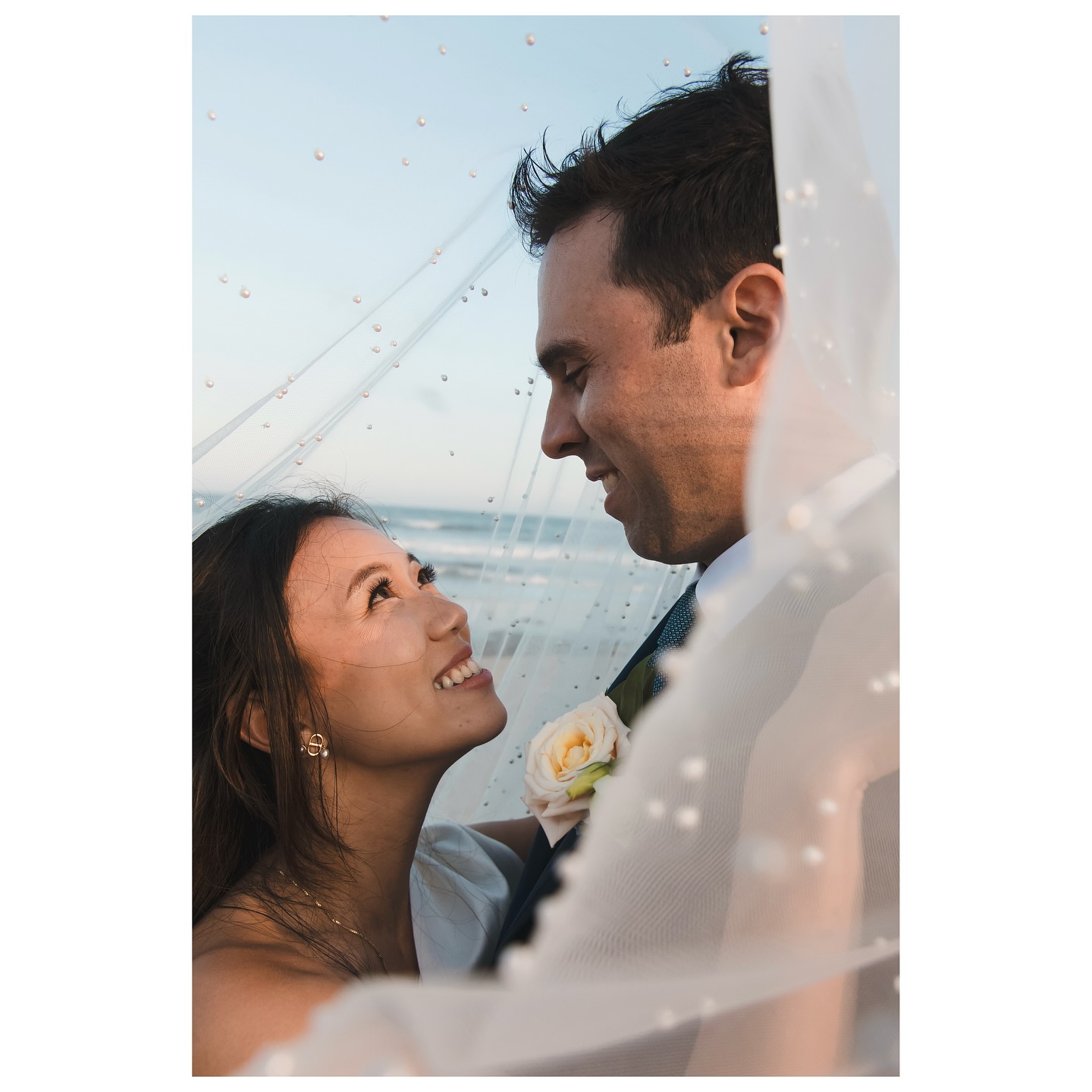 Jenny & Andrew’s wedding in Narragansett looked absolutely stunning. Even just through the photos, you can feel the beauty of the day and see how deeply they love each other in the way they look at one another💫✨
.
.
.
.
#wedding #rimakeupartist #asianmakeupartist #asianhairstylist #riwedding #kbeauty #naturalbridemakeup
