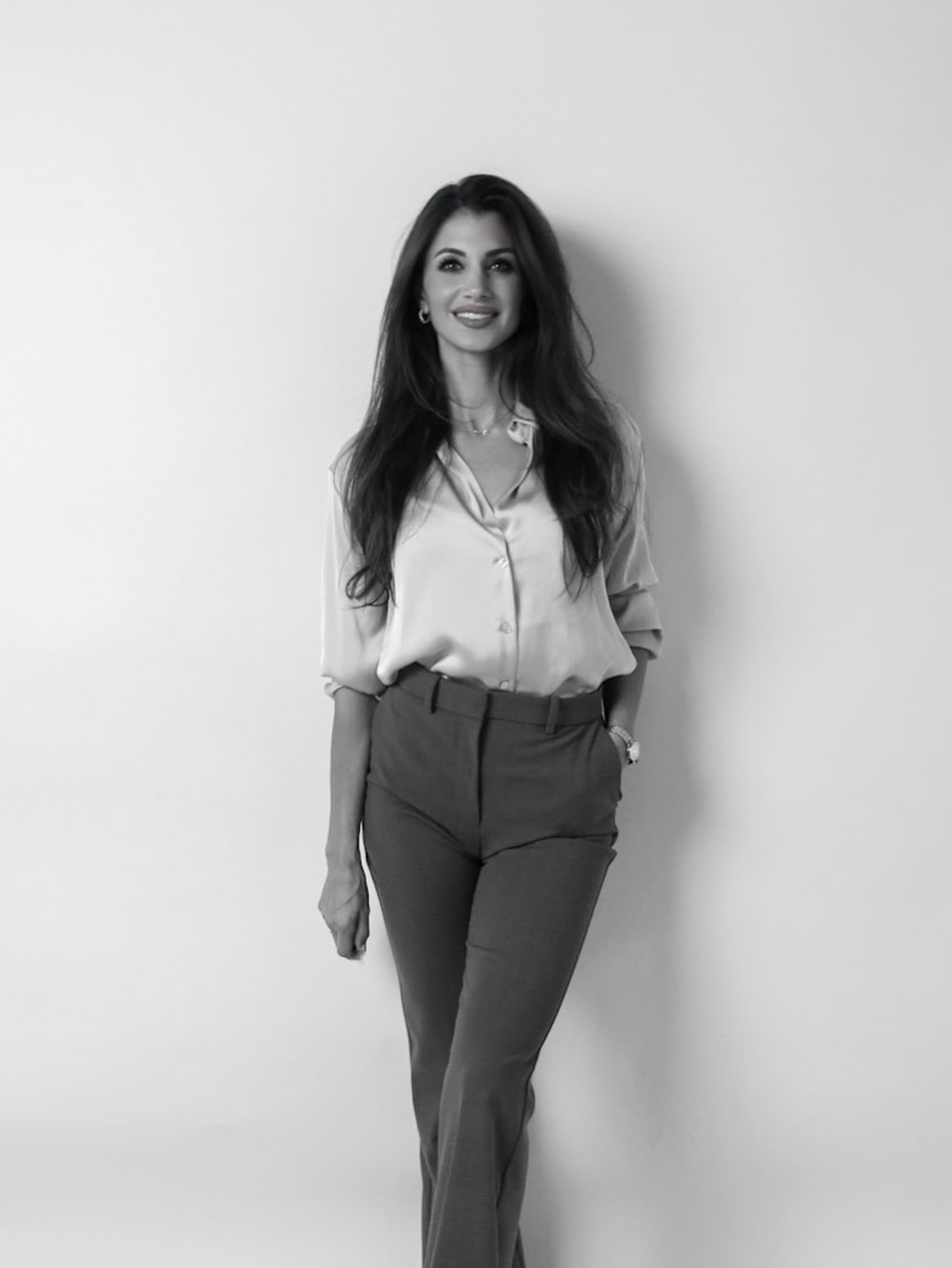 Hi everyone!
I’m so glad you’ve found my page. I’m Pamela, and for years I’ve been transforming interiors into timeless, elegant, and deeply personal spaces. I love working with rich tones and thoughtful details to create environments that feel both refined and full of character.
From beauty studios and spa centers to offices and private homes, I guide every project from concept to completion, making each space stylish, functional, and truly unforgettable.
For me, interior architecture is all about creating experiences, beauty, and spaces you’ll love to live and work in.
Here, I’ll be sharing my projects, inspirations, and design tips—so stay tuned for a peek into the world of interiors I’m passionate about!
#passiocasa #pamelabaumann #pamelabaumannstudio #designmitherz #passion #interiorarchitecture #interiordesign #hosting