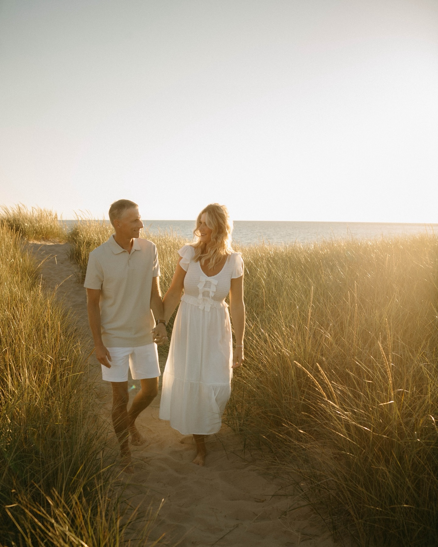 Chasing sunsets with the Thomas family 🫶🏼
@krystal.ann17
@kelly.thomas_life
#westmichigan #lakemichigan #familysession #grandrapidsphotographer #unscripted