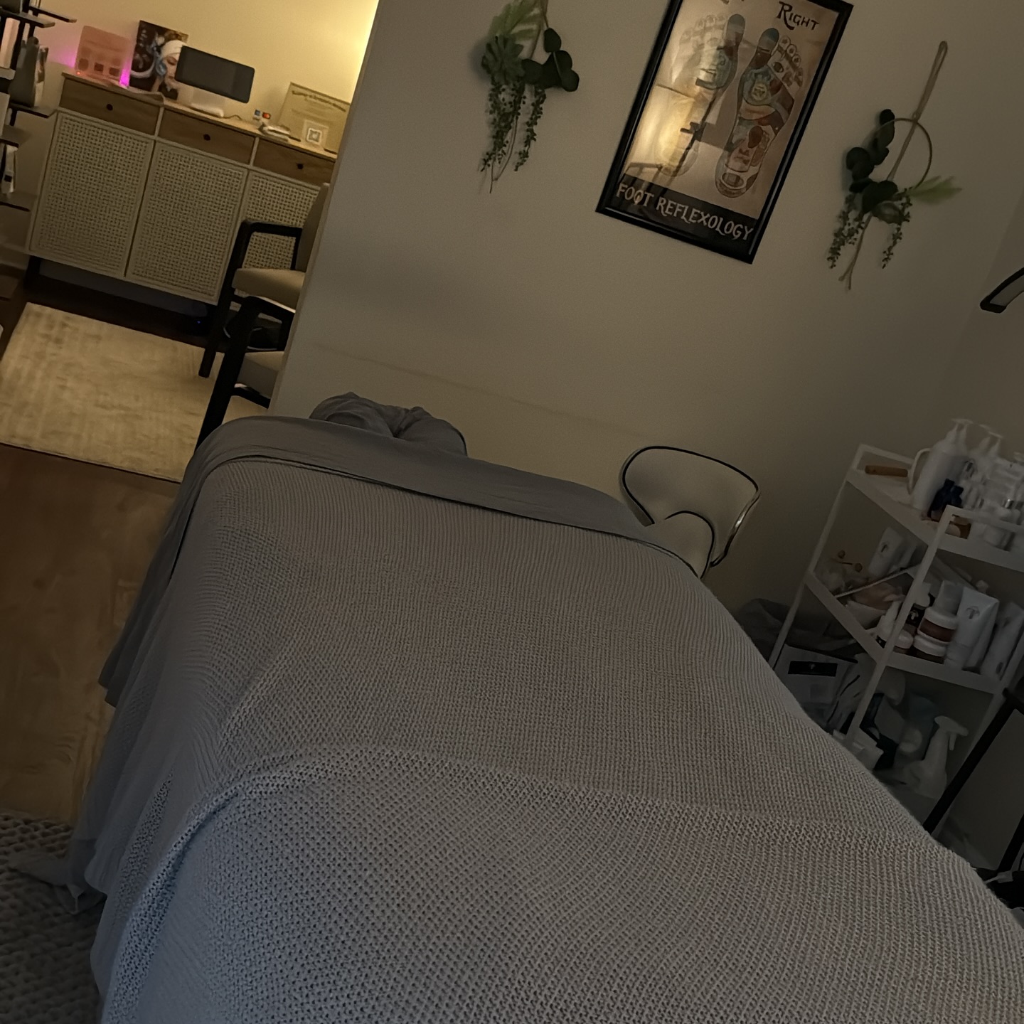 Tag your friends who need a massage or facial this weekend!