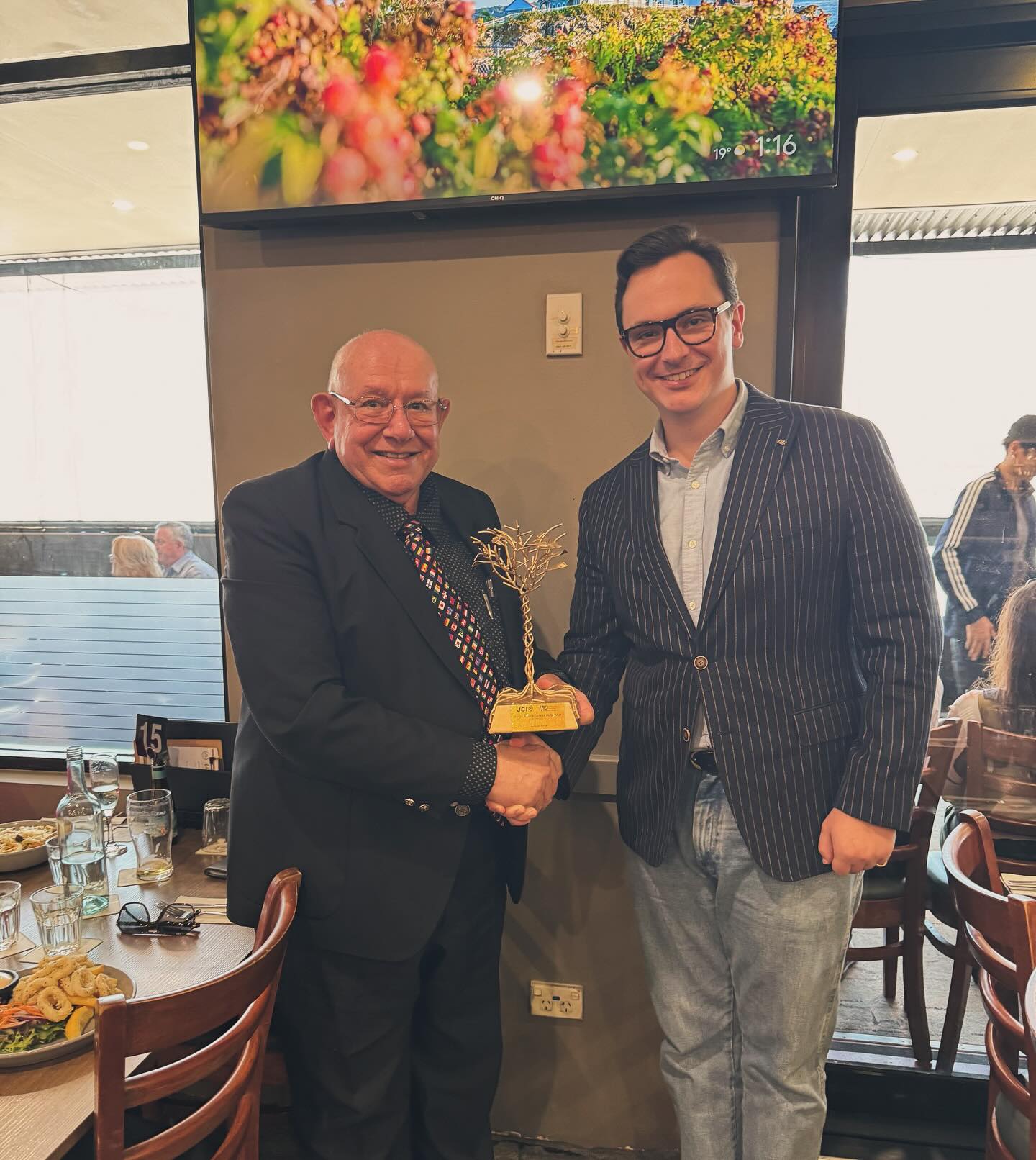 Our National Deputy President, Alex, had the opportunity to present our final 110 Most Influential Leader trophy to the wonderful and inspiring Peter Snow OAM today in Perth. Peter has been a true Jaycee throughout his life, embodying the values of our organisation and making a remarkable impact on his community in Australia and across the globe. Congratulations again, Peter!