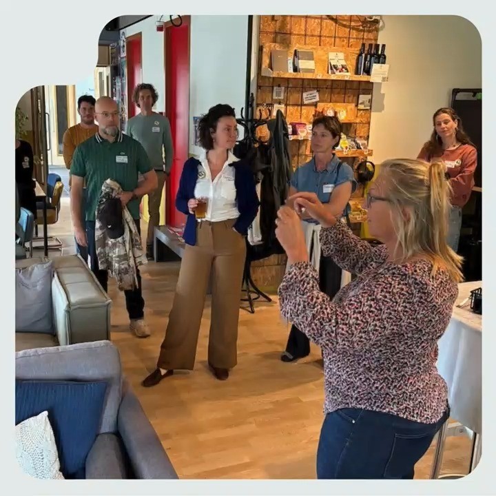 Afgelopen vrijdag is De Stek officieel geopend door de Amsterdamse wethouder Sofyan Mbarki, met het planten van een stekkie! Daaromheen was van alles te doen voor ondernemers en buurtgenoten bij De Werkplek, @Buurman Amsterdam en @Technoord.
#ondernemers #zzpers #amsterdamnoord #community #boostjebusiness #netwerken