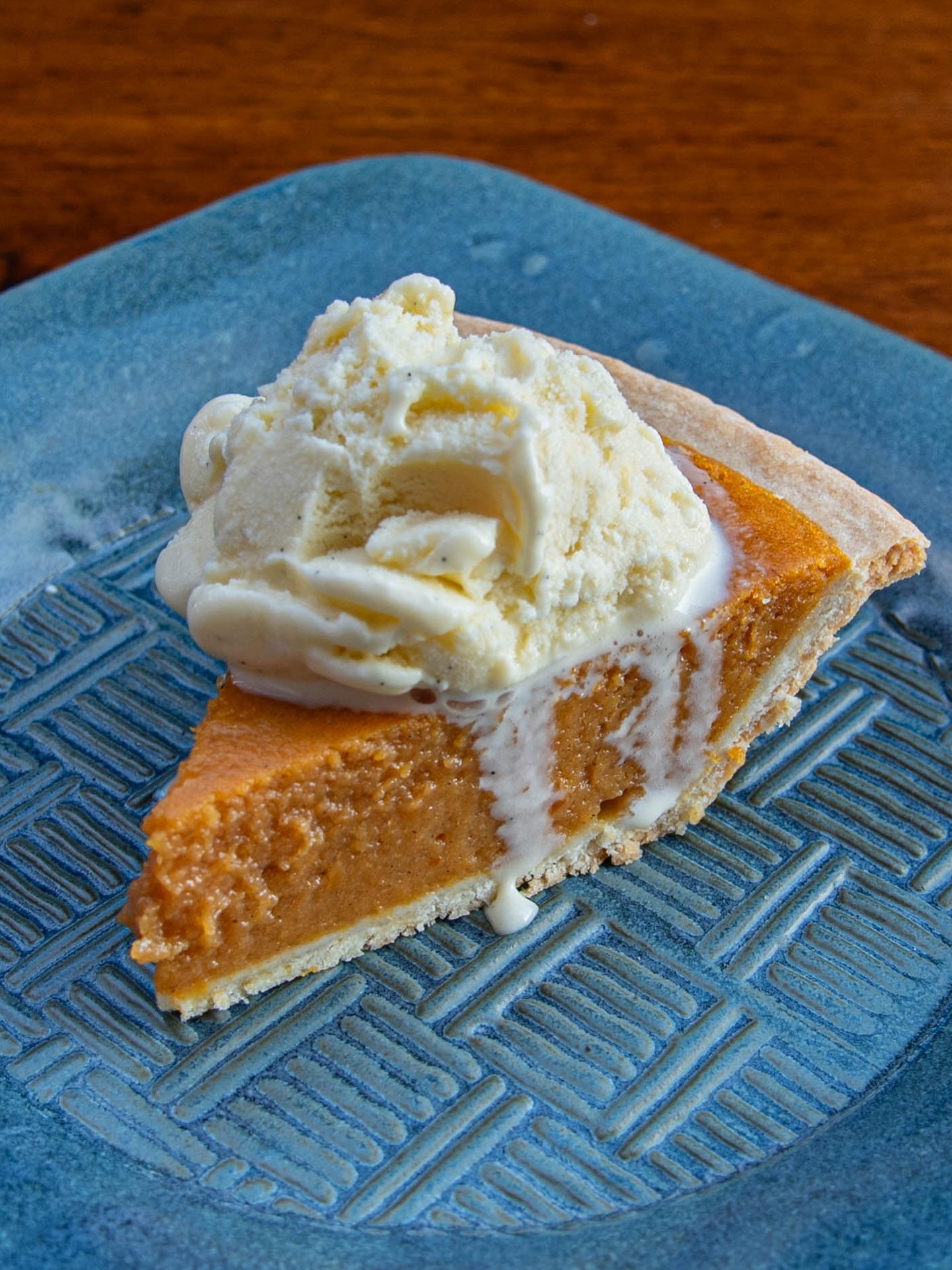Serve up something unforgettable this Thanksgiving 🥧✨ Top your pumpkin pie with our Vanilla Bean frozen custard and treat your family to a locally made twist on a fall classic. Place your order online today to make dessert the star of the table! 🍂🦃 #thanksgiving #ptbo #ptboeats #artisnalicecream #frozencustard