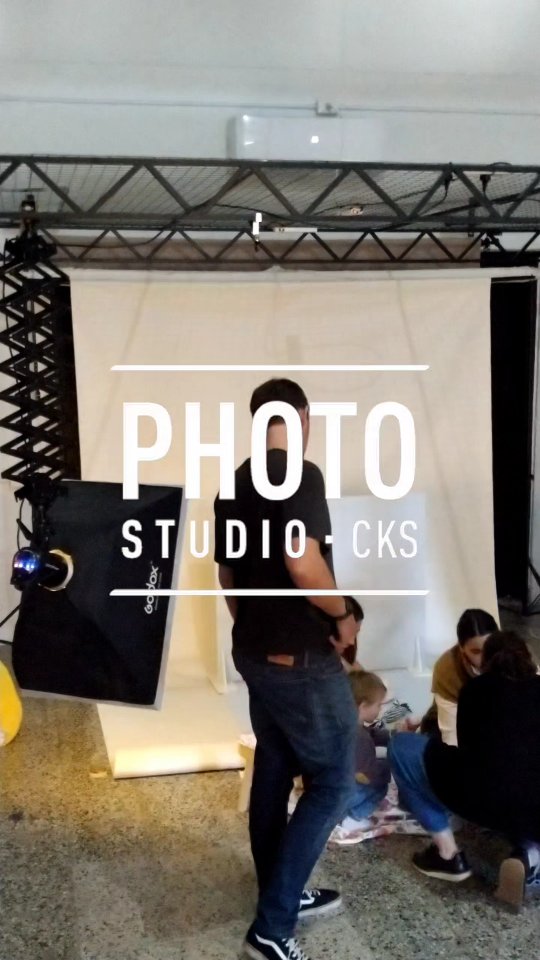 Siempre un gusto tener a @lafoliejeans en el estudio! No solo trabajan de manera impecable, además tienen una ropa hermosa!
#estudiofotografico #fotografia #alquilerestudiofotografico #fotografo #sanisidro #zonanorte #sesiondefotos #moda