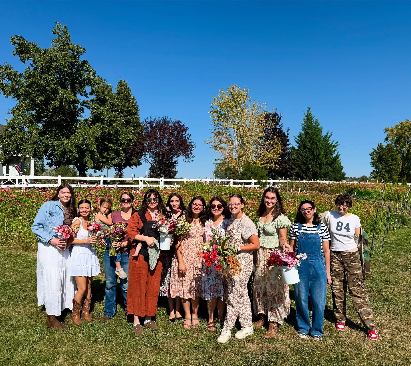 A few favorites from our women’s flower picking day last weekend- thank you to everyone who came, it was such a fun time! 💛🌷💐🪻
Check the “Info” highlight for our weekly updates, and join us this Saturday for a women’s apple picking trip!