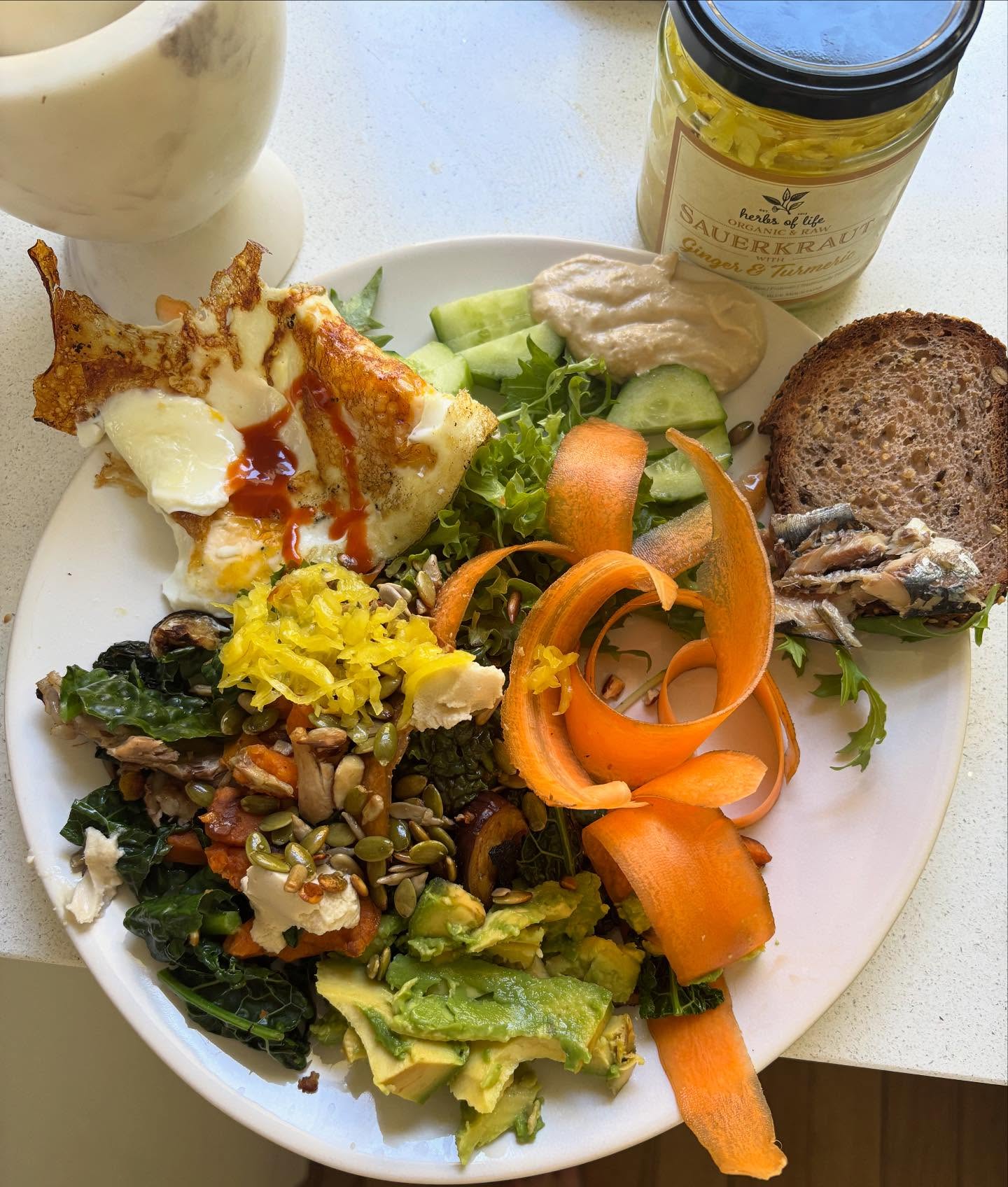 PLATE FILES UPLOAD: Ohhhhhhhhh man. Lunch ❤️🔥❤️🔥❤️🔥❤️🔥❤️🔥 it’s a love. A passion, an artwork. A homage to myself. An abundance of nourishment, a scientific project and dedication to my tastebuds and my wellbeing I get to do every single day. And this is what I do:
1. Make it a rainbow!! 🏳️🌈 every single plant pigment represents a different potent form of antioxidant, busting with vitamins and minerals that keep your body + mind in glowing balance
2. PROTEIN! Make sure there’s LOTS of this. Mood, energy, hormone balance, immunity, skin health…. I could continue for many pages here. If you think you have enough you probably don’t. FYI - 2 eggs is not an adequate protein serving, 3 should be your base.
3. Where are your good fats?!! Think hemp seeds, sardines, avocado, extra virgin olive oil (be generous with this guy always); sprinkle 2-3 nuts/seeds - I love walnuts/tamari almonds + pumpkin seeds/sunflower seeds as a sexy duo for the perfect crunch
3. Jazz her up with some extra gut health support + superfoods. Think seaweed (dulse flakes or sheets), sauerkraut, pomegranate…
4. Add your favourite high protein dip or sauce - I love @botanicalcuisine pesto or macadamia cheese, @ceresorganicsau hot sauce, @pilpelfinefoods hummus + @undividedfoodco mayo
5. Fresh lemon juice or ACV for a bitter kick to your digestion / bring the flavours to life; choose rocket as your main green leaf for an extra boost here
6. Sprinkle fresh herbs - don’t underestimate the mineral capacity of these little fellas
And voila!! Eat with intention, take a breath. Let your body get into a rested state - this is integral to innovating the “rest and digest” autonomic nervous system state to optimise nutrient absorption 🍽️🧘♀️