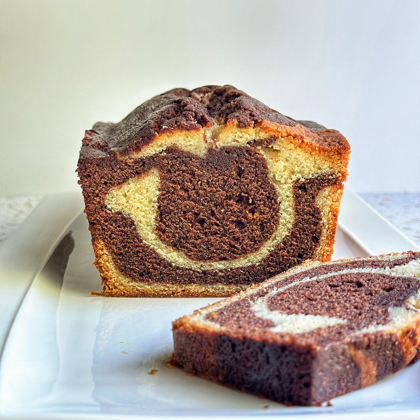 🍫✨ My marble cake ✨🍫
Fragrant vanilla and rich cocoa swirled together in a soft, tender crumb… A timeless classic, comforting and elegant, whether you share it or keep it all to yourself 💛
📍 Available to order this weekend in Falls Church
#LaPetiteBrioche #MarbleCake #FrenchBaking #ArtisanalBakery #FallsChurchEats #DMVfoodie #MadeFromScratch #SmallBatchBaking #BakeryLove #CakeTime #VanillaAndChocolate #SweetTreats