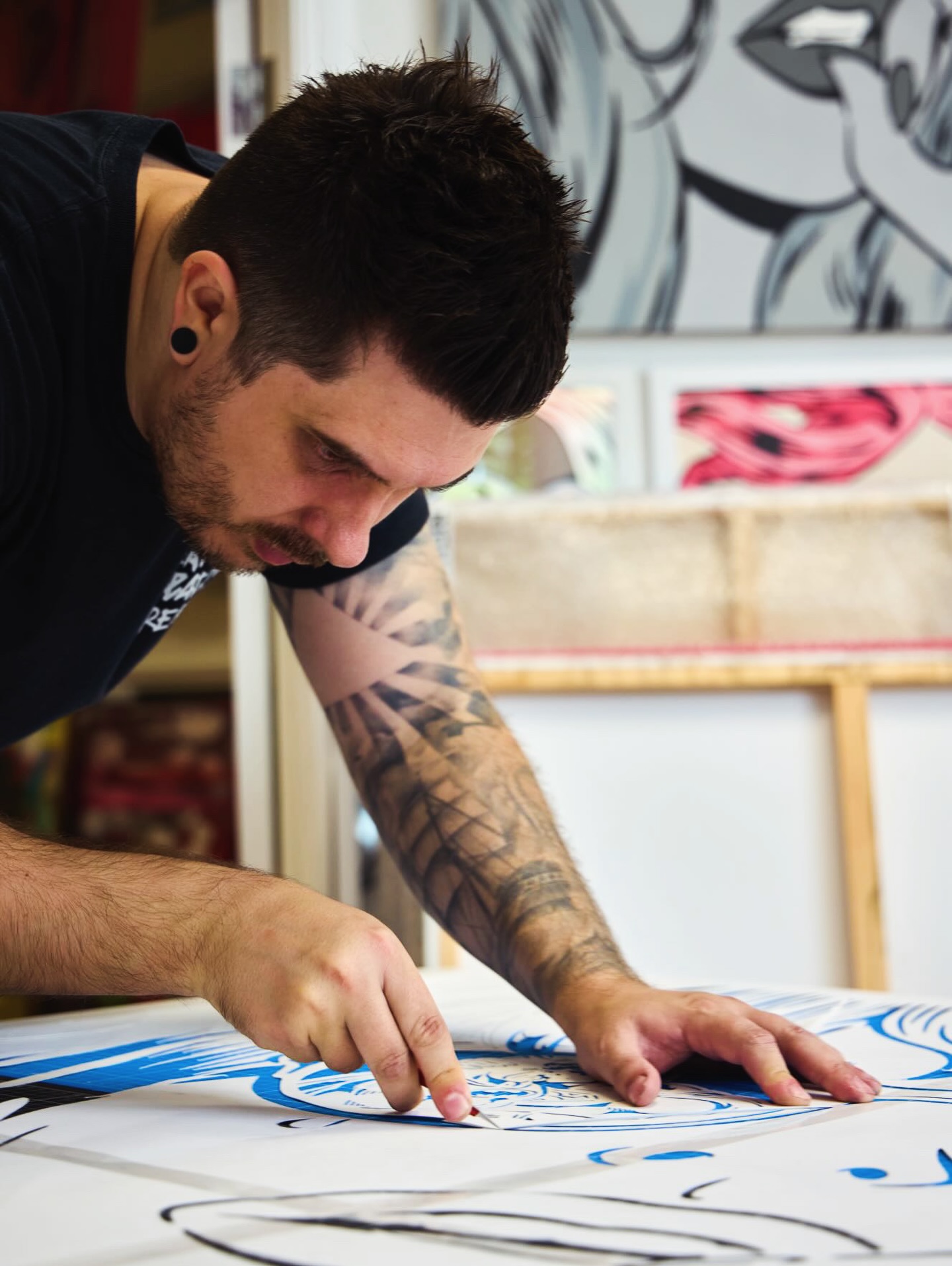 There’s even a touch of irony in this new chapter. When I first started cutting stencils, I was often compared to Edward Scissorhands because of the hours spent with a scalpel in hand. Now, years later, I find myself exhibiting alongside Johnny Depp—the very actor who brought that character to life—under the Castle Fine Art banner. It’s a full-circle moment that reminds me how far this journey has taken me.
#richsimmonsart #artist #stencil #stencils #stencilart #artstudio #popart #streetart