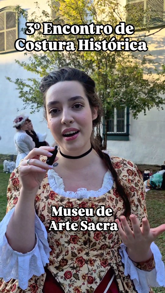 Hoje faz uma semana do nosso 3º Encontro Nacional de Costura Histórica no @museuartesacra e já estamos morrendo de saudades! 🏰
Nossa fotógrafa oficial @ivnycourafotografia foi nossa repórter pra saber dos participantes o que eles acharam do evento! 🩷
Conta pra gente nos comentários o que vocês acharam do Encontro e do Museu de Arte Sacra! 😍
#museudeartesacra #endch2025 #encontrodecosturahistorica #costurahisterica #costurahistorica #costuracriativa