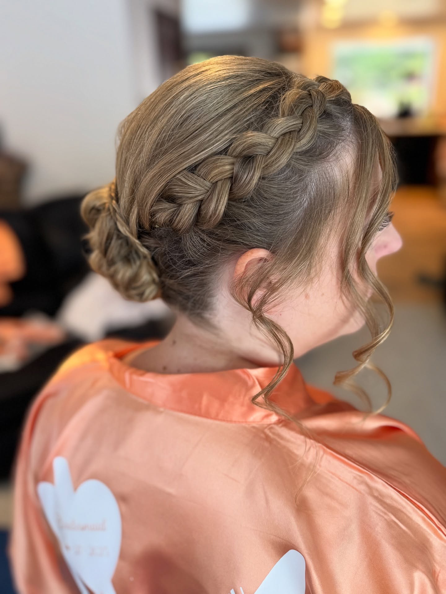 Beautiful braided bridesmaid.
It was so fun to work along side @_kat.did.that_ for this bridal party.
#bridalhair #braidedupdo #levelheadedhairdesign #katherinesbeautybar #weddinghairandmakeup